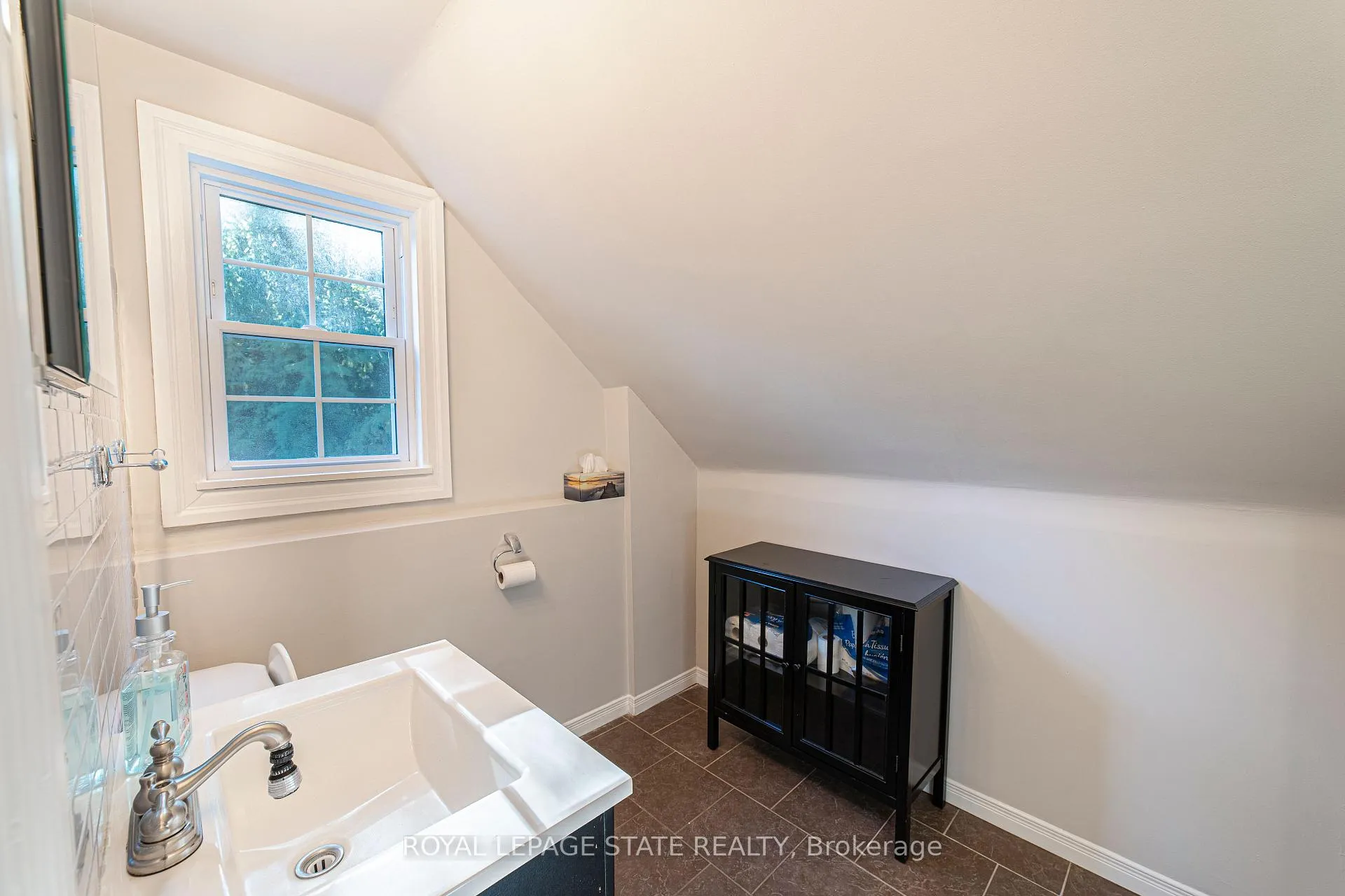 Photo 26 of 12 Maple Avenue, Hamilton, Stoney Creek — HOMEH