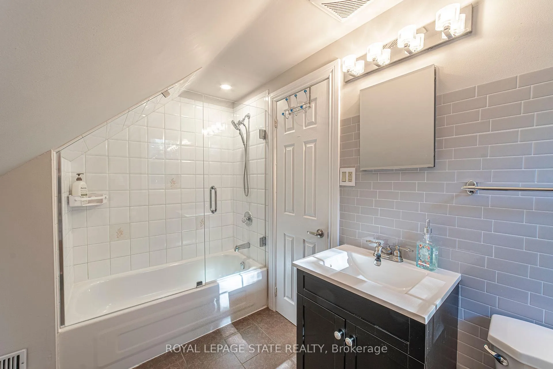 Photo 27 of 12 Maple Avenue, Hamilton, Stoney Creek — HOMEH