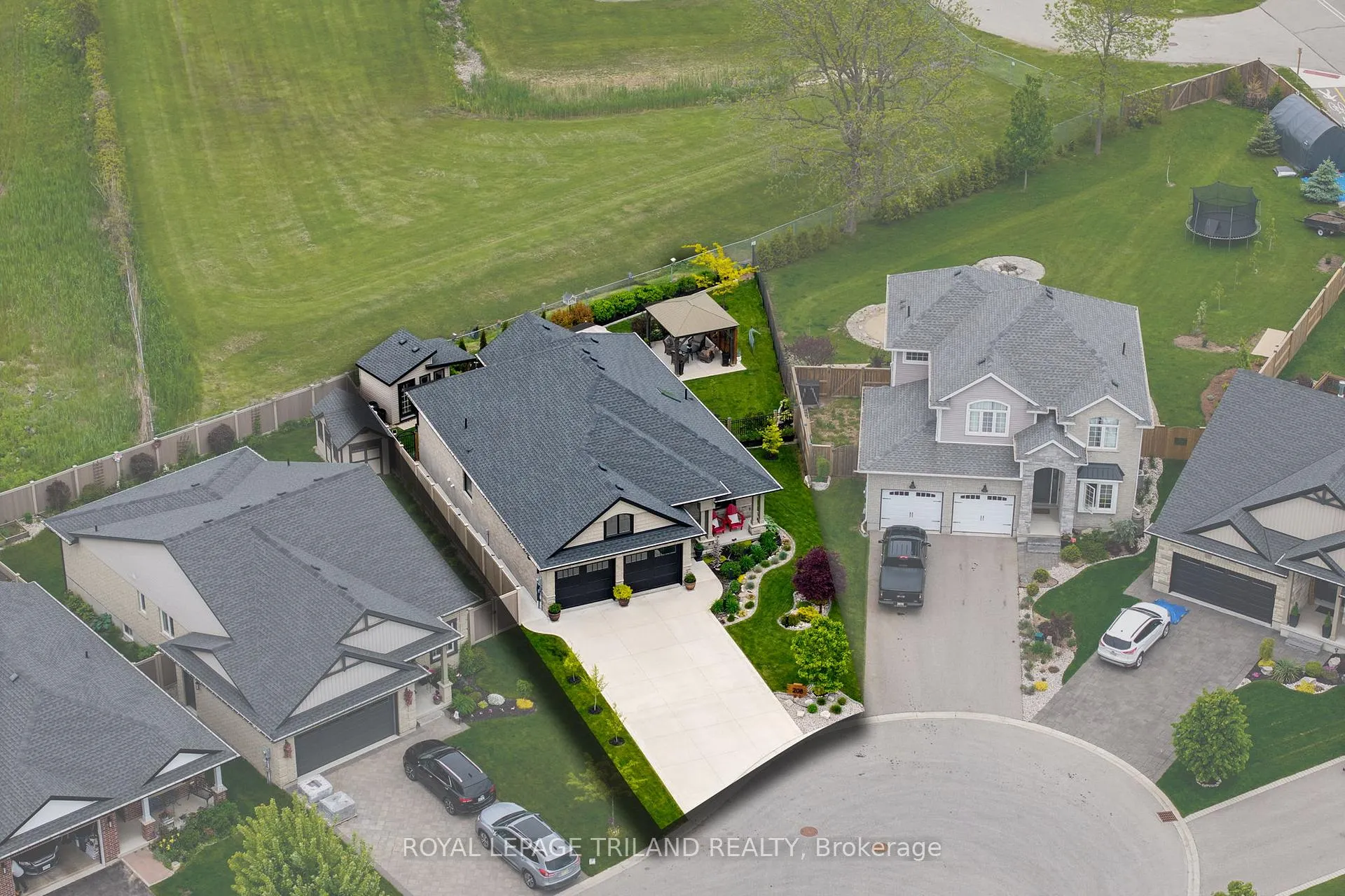 Photo 3 of 208 Emery Street, Central Elgin, Rural Central Elgin — HOMEH
