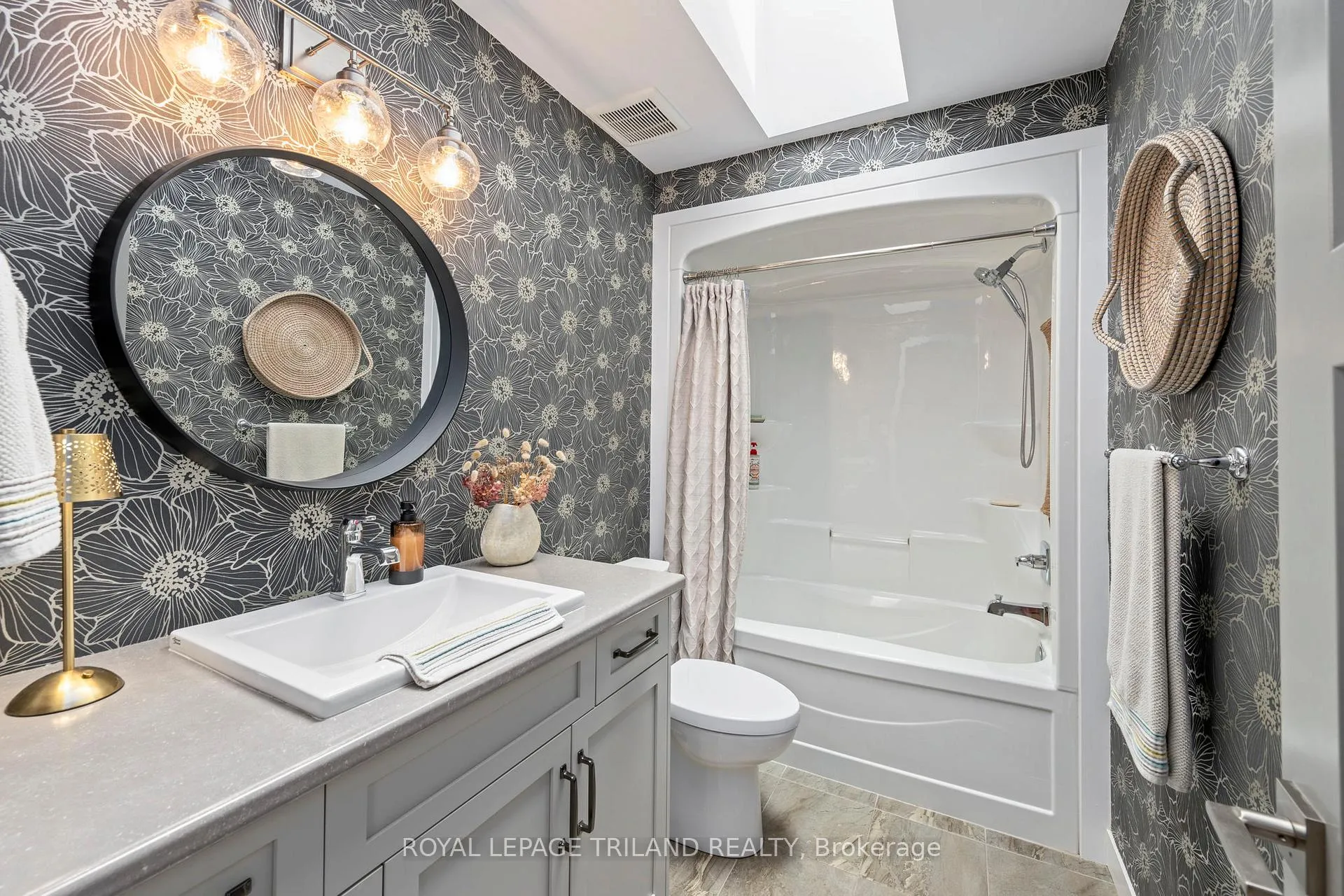 Photo 15 of 208 Emery Street, Central Elgin, Rural Central Elgin — HOMEH