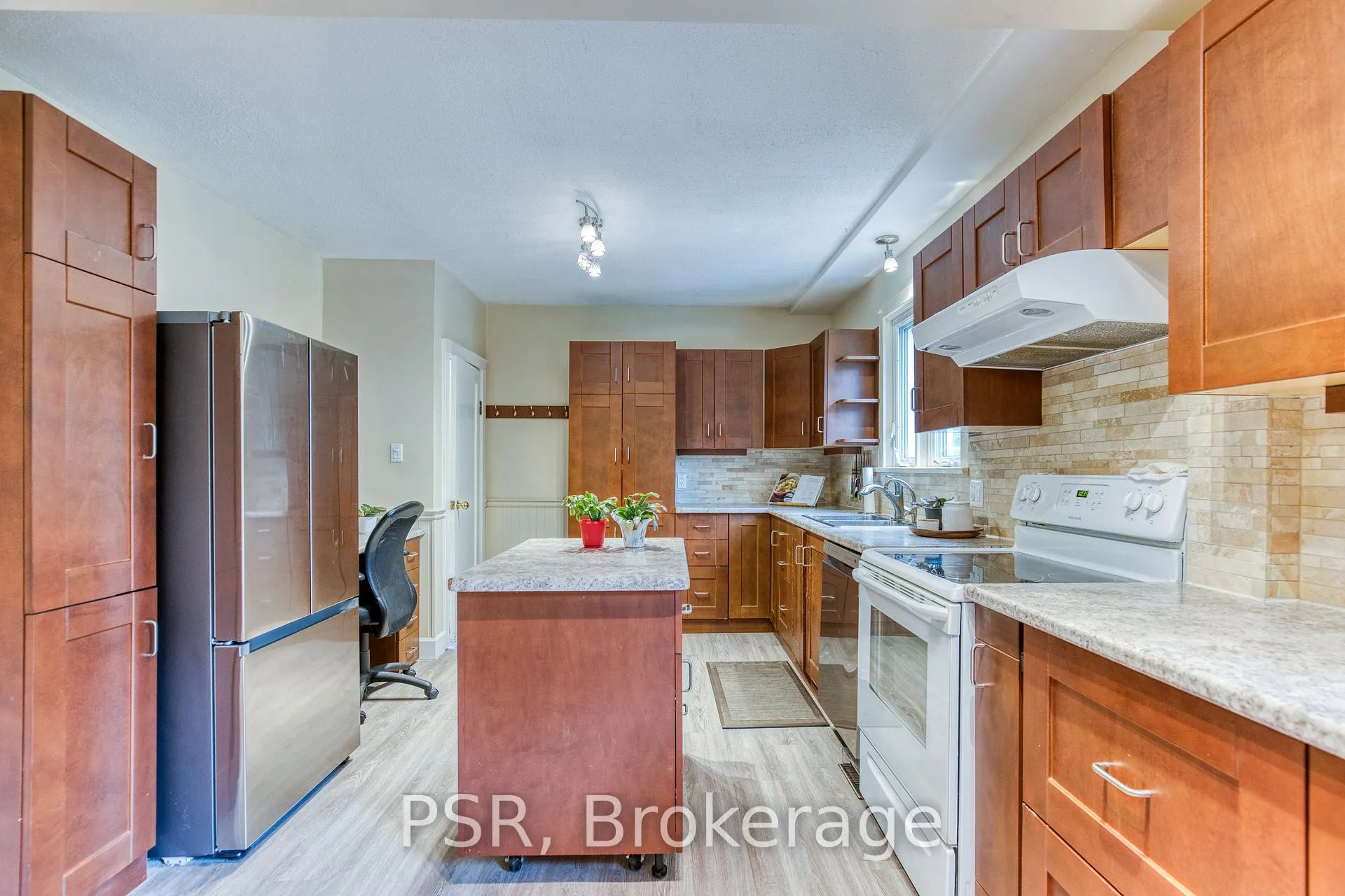 Photo 5 of 94 North Drive, Kitchener — HOMEH