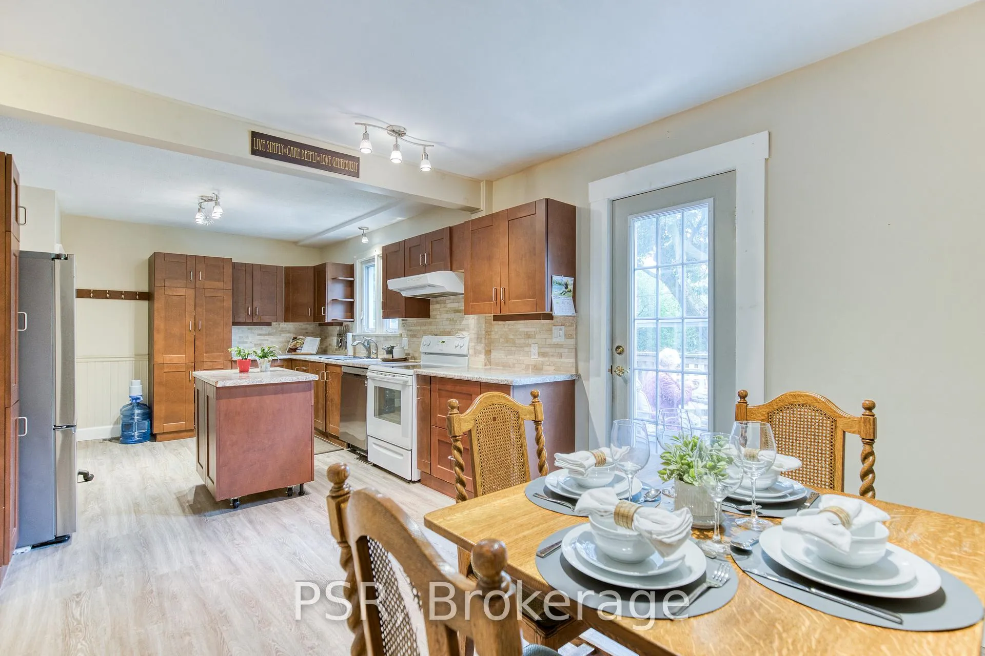 Photo 10 of 94 North Drive, Kitchener — HOMEH