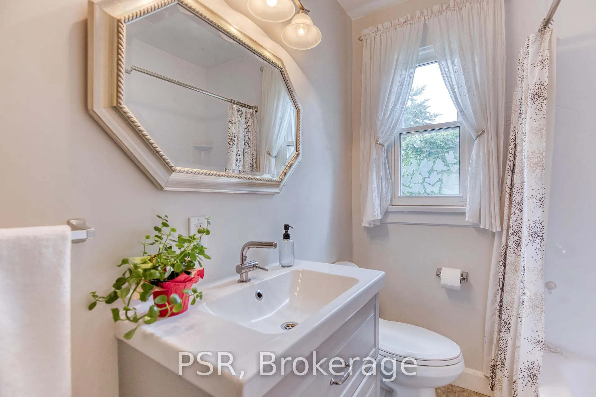Photo 17 of 94 North Drive, Kitchener — HOMEH