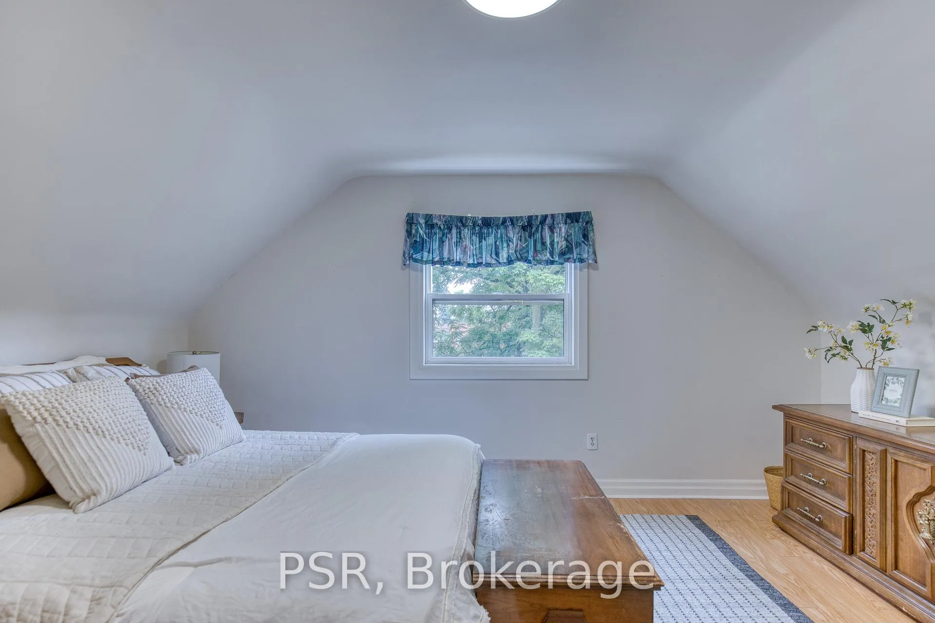 Photo 23 of 94 North Drive, Kitchener — HOMEH