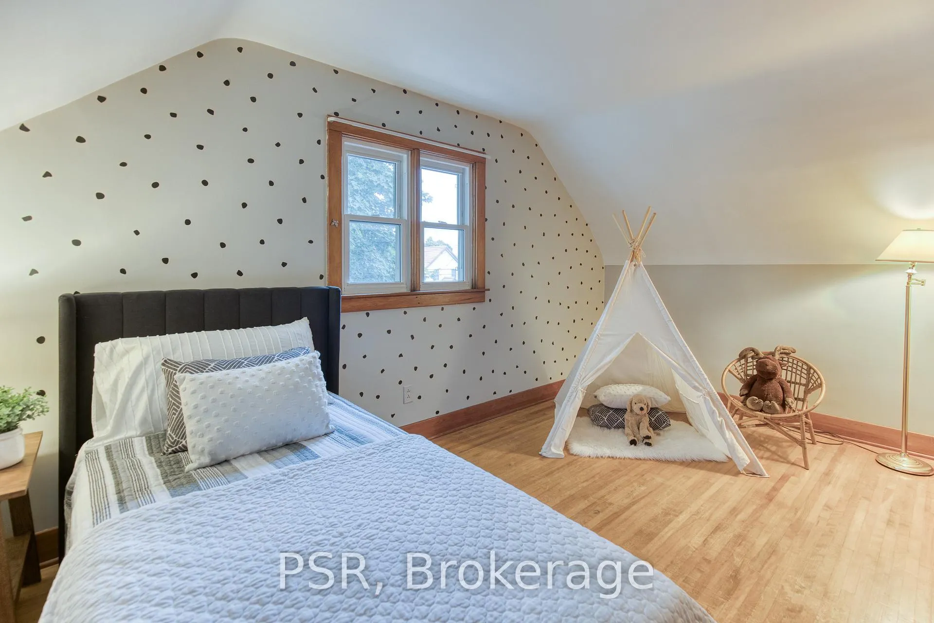 Photo 25 of 94 North Drive, Kitchener — HOMEH