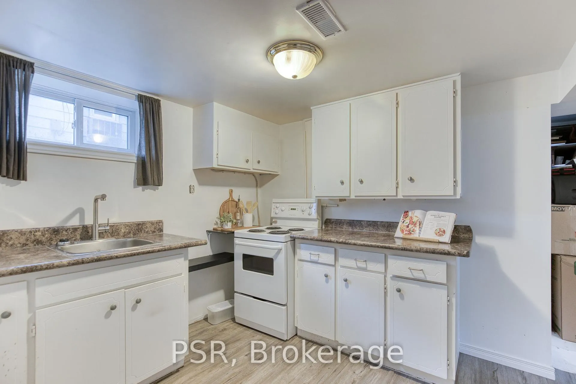 Photo 34 of 94 North Drive, Kitchener — HOMEH