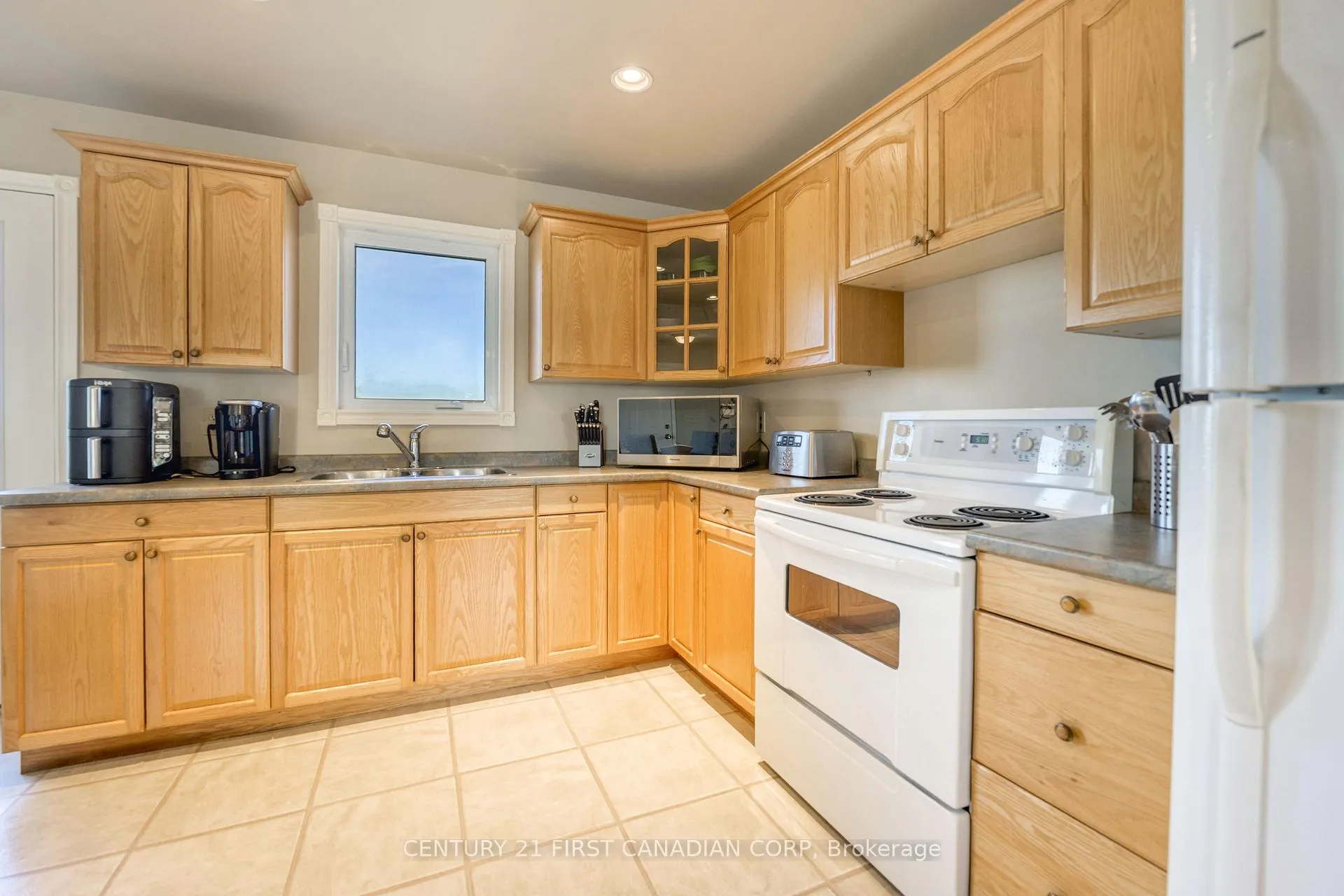 Photo 20 of 726 Gould Road, Dawn-Euphemia — HOMEH