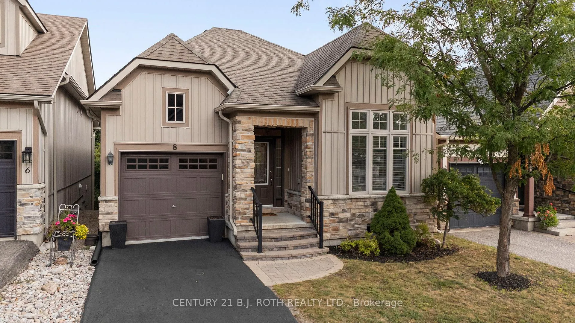 Photo 2 of 8 Canterbury Circle, Orillia — HOMEH