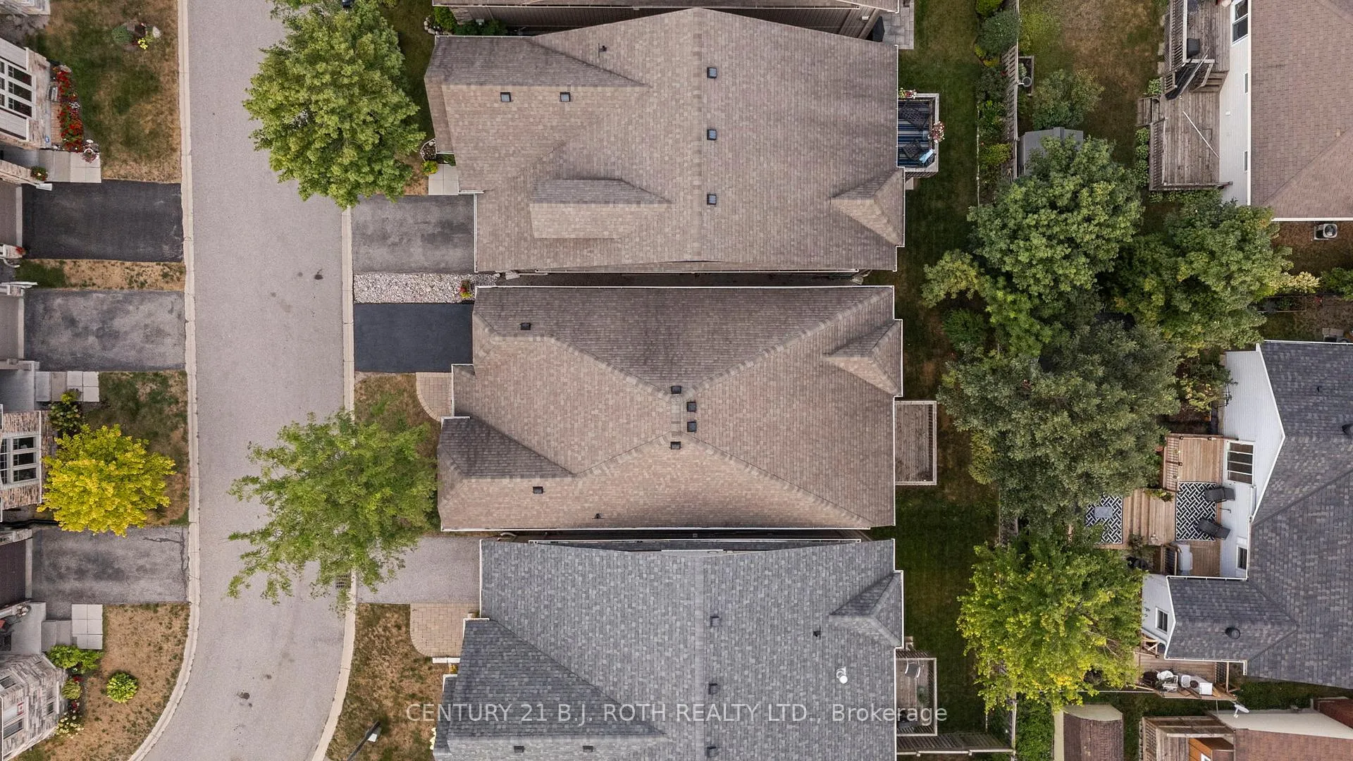 Photo 32 of 8 Canterbury Circle, Orillia — HOMEH