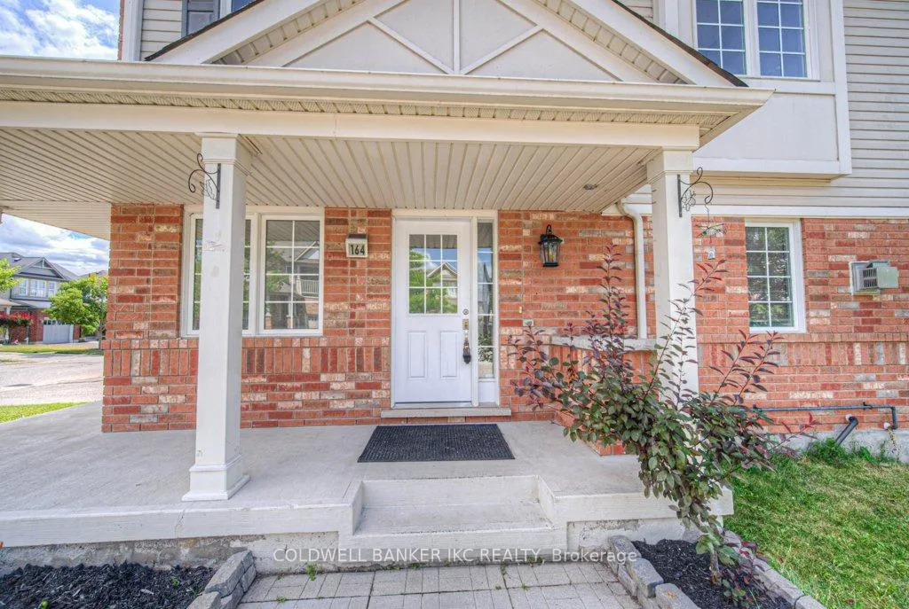 Photo 2 of 164 Chase Crescent, Cambridge, Silver Heights — HOMEH