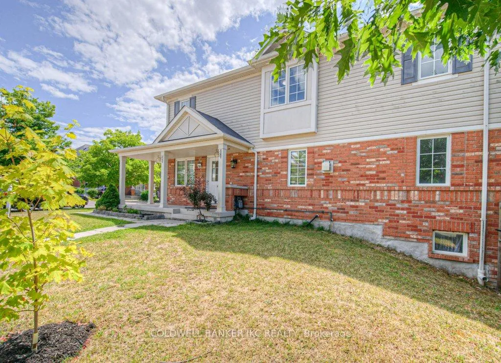 Photo 3 of 164 Chase Crescent, Cambridge, Silver Heights — HOMEH
