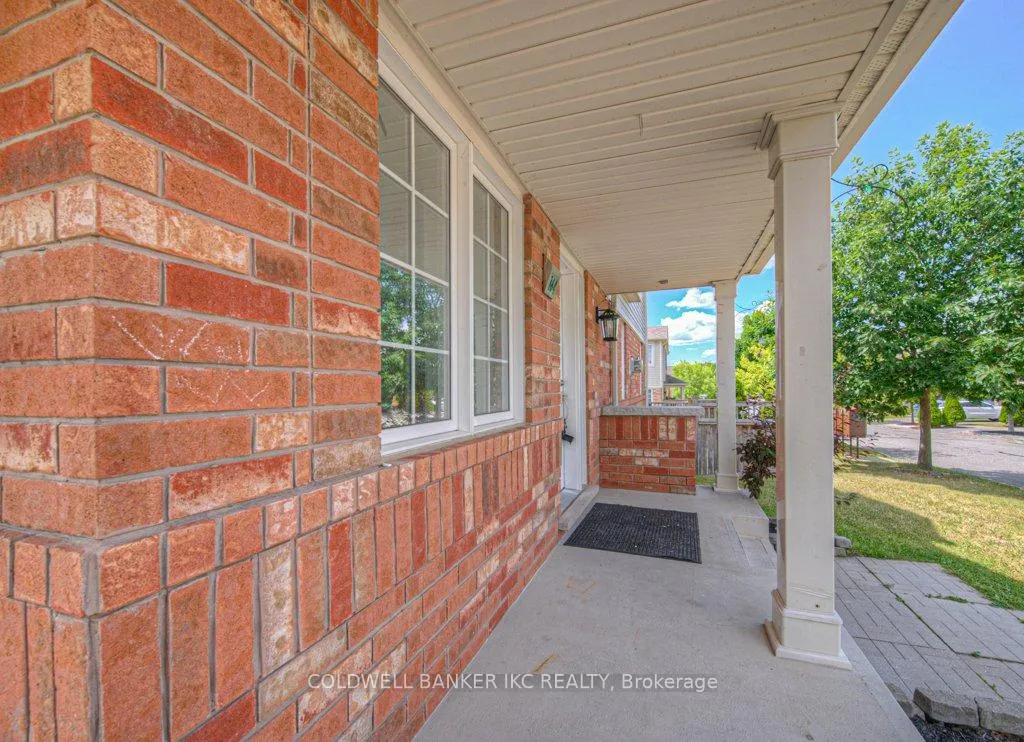 Photo 5 of 164 Chase Crescent, Cambridge, Silver Heights — HOMEH