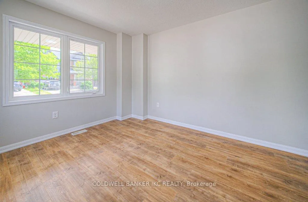 Photo 8 of 164 Chase Crescent, Cambridge, Silver Heights — HOMEH