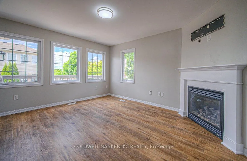 Photo 11 of 164 Chase Crescent, Cambridge, Silver Heights — HOMEH