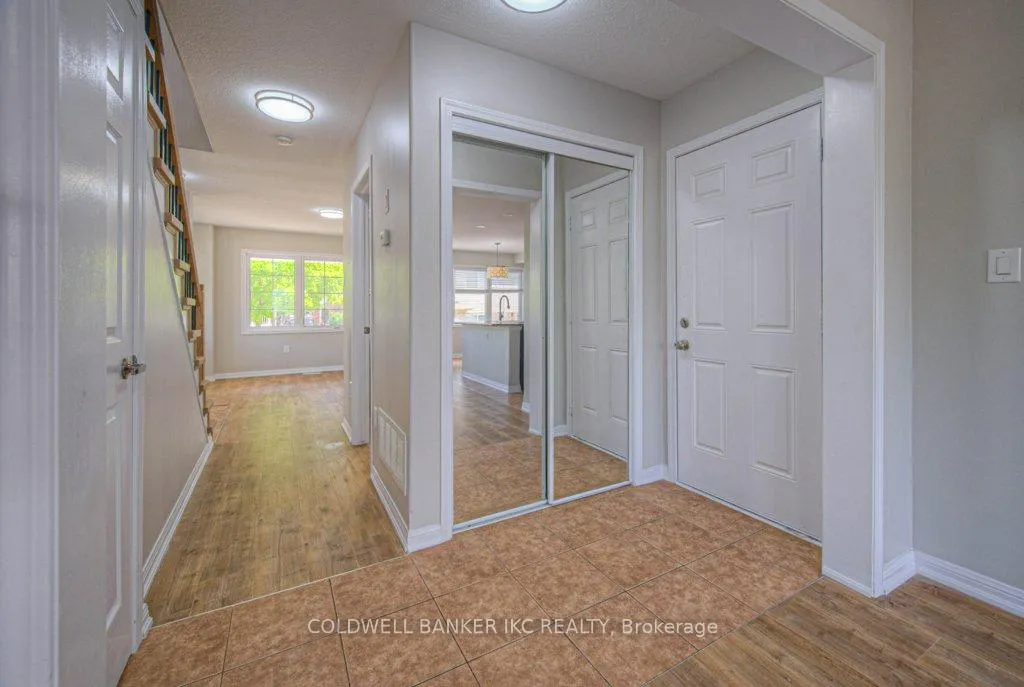 Photo 14 of 164 Chase Crescent, Cambridge, Silver Heights — HOMEH