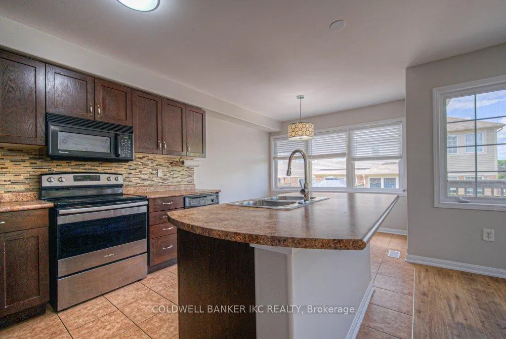 Photo 15 of 164 Chase Crescent, Cambridge, Silver Heights — HOMEH