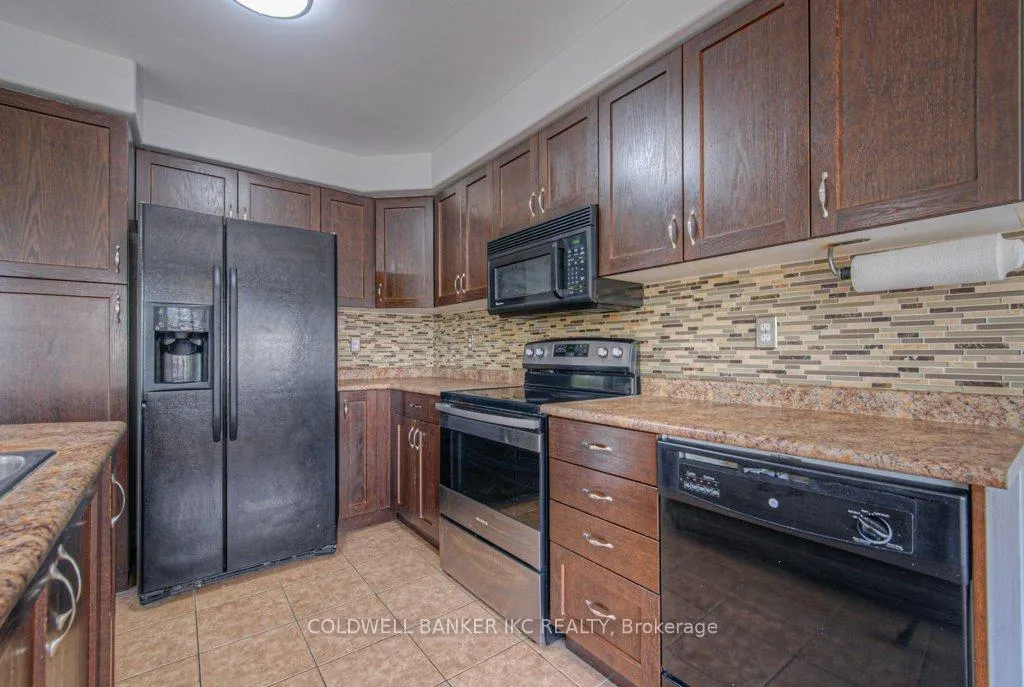 Photo 16 of 164 Chase Crescent, Cambridge, Silver Heights — HOMEH