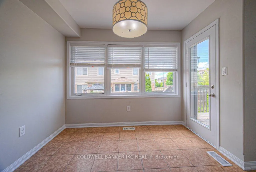 Photo 18 of 164 Chase Crescent, Cambridge, Silver Heights — HOMEH