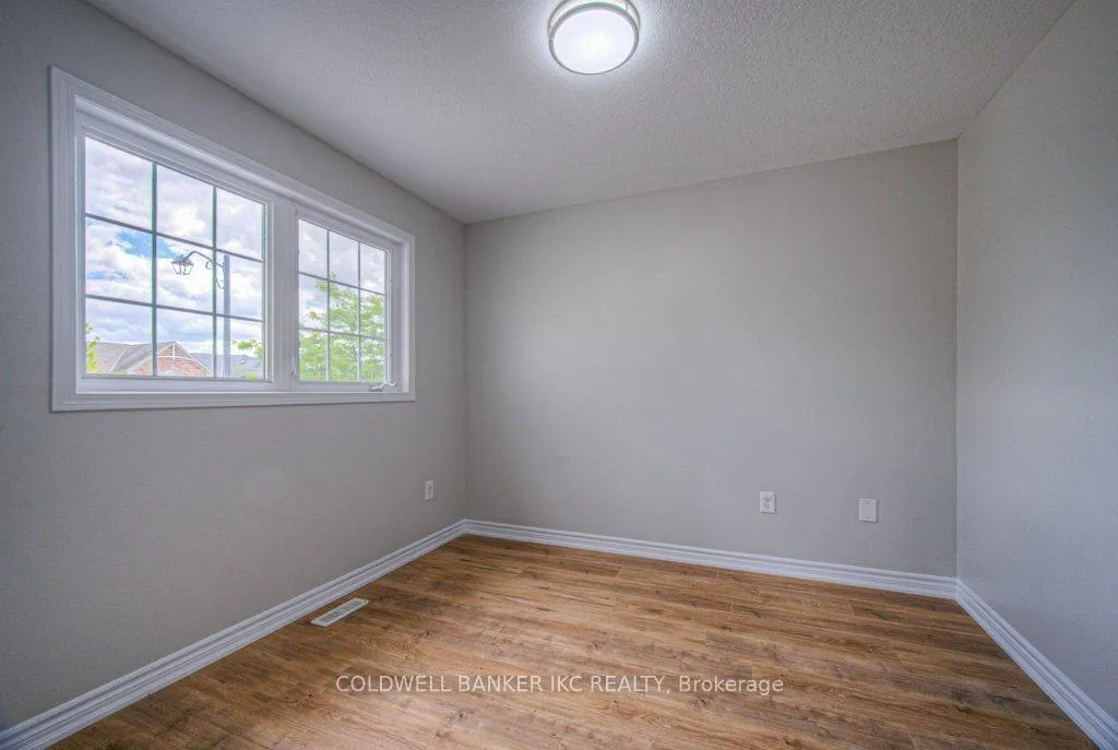 Photo 19 of 164 Chase Crescent, Cambridge, Silver Heights — HOMEH