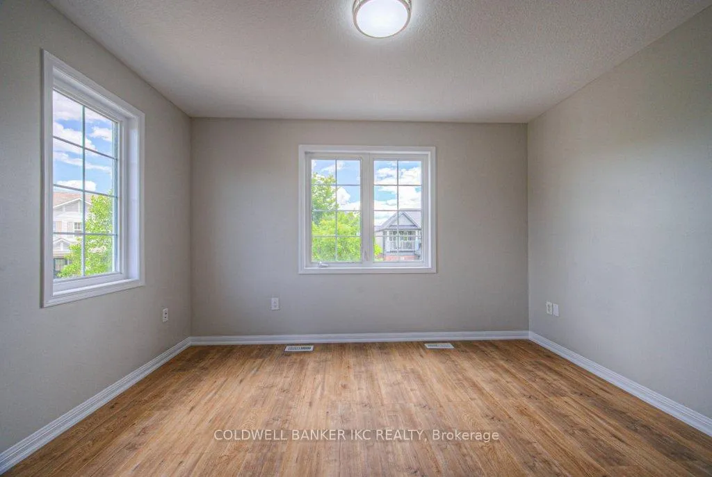 Photo 20 of 164 Chase Crescent, Cambridge, Silver Heights — HOMEH