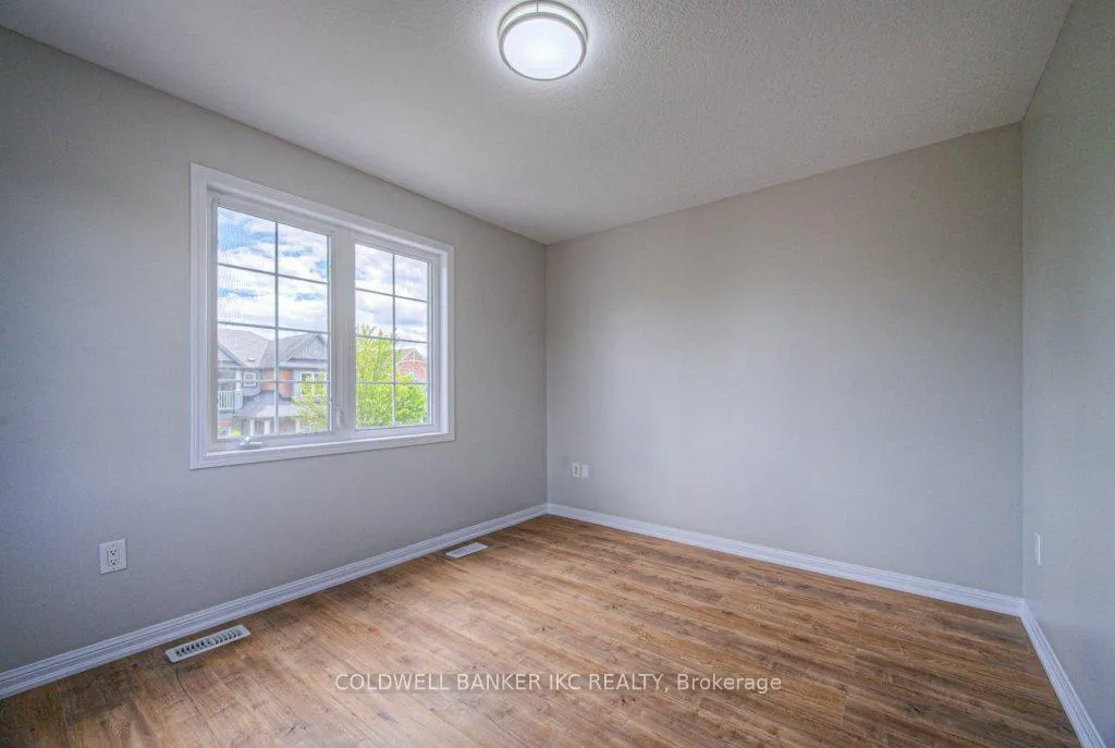 Photo 21 of 164 Chase Crescent, Cambridge, Silver Heights — HOMEH