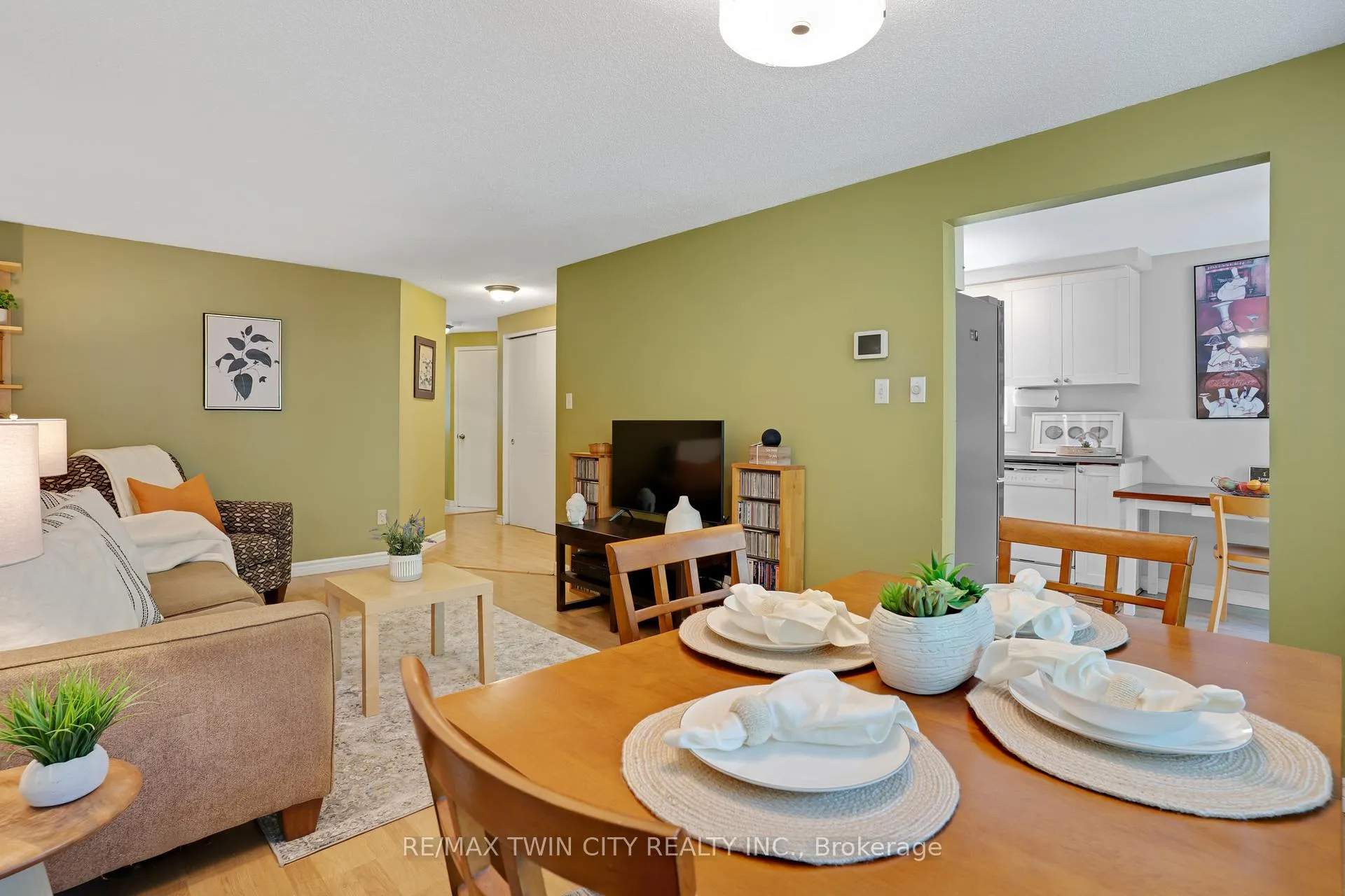Photo 17 of 471 Exmoor Street, Waterloo — HOMEH
