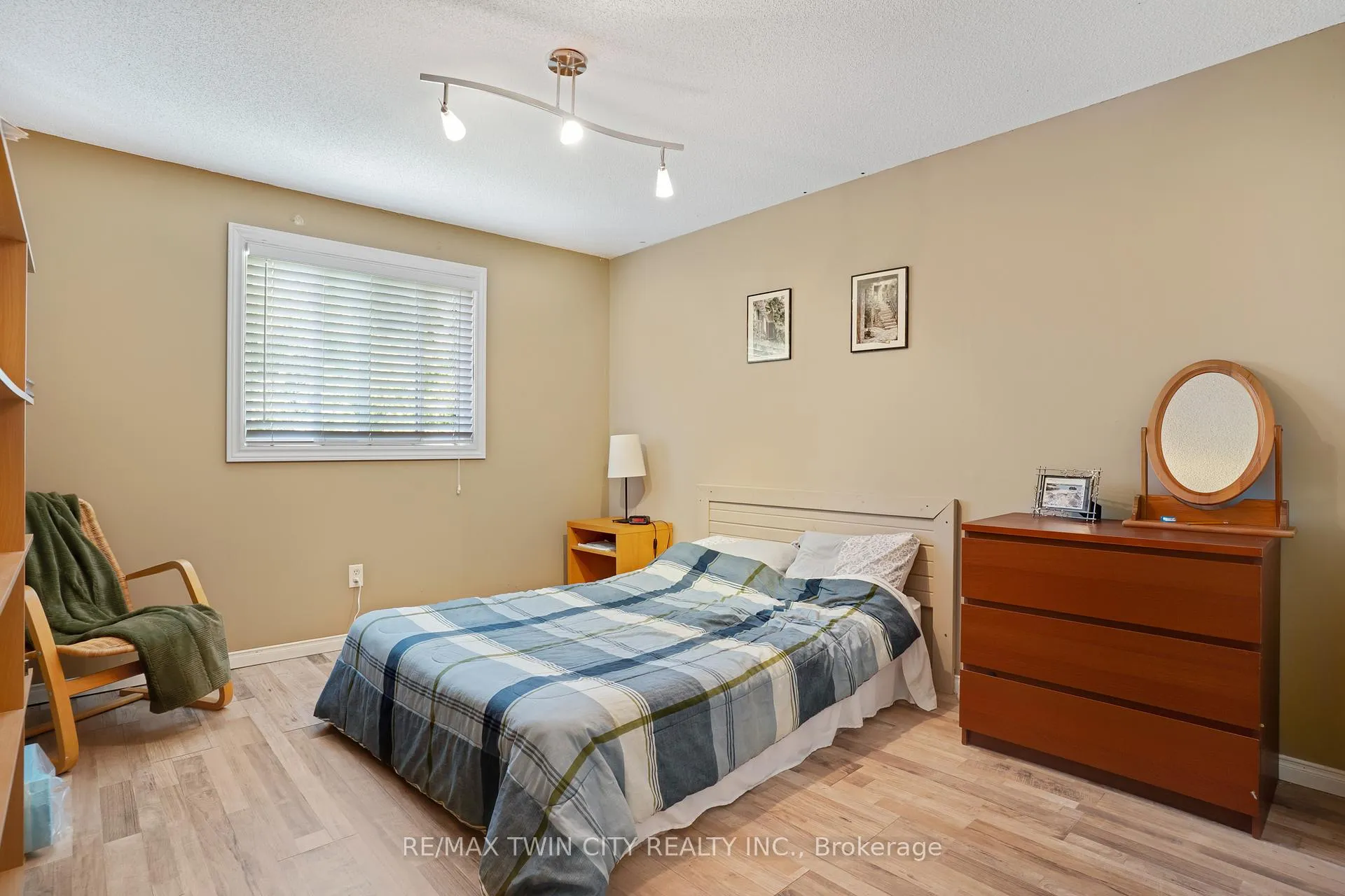 Photo 27 of 471 Exmoor Street, Waterloo — HOMEH