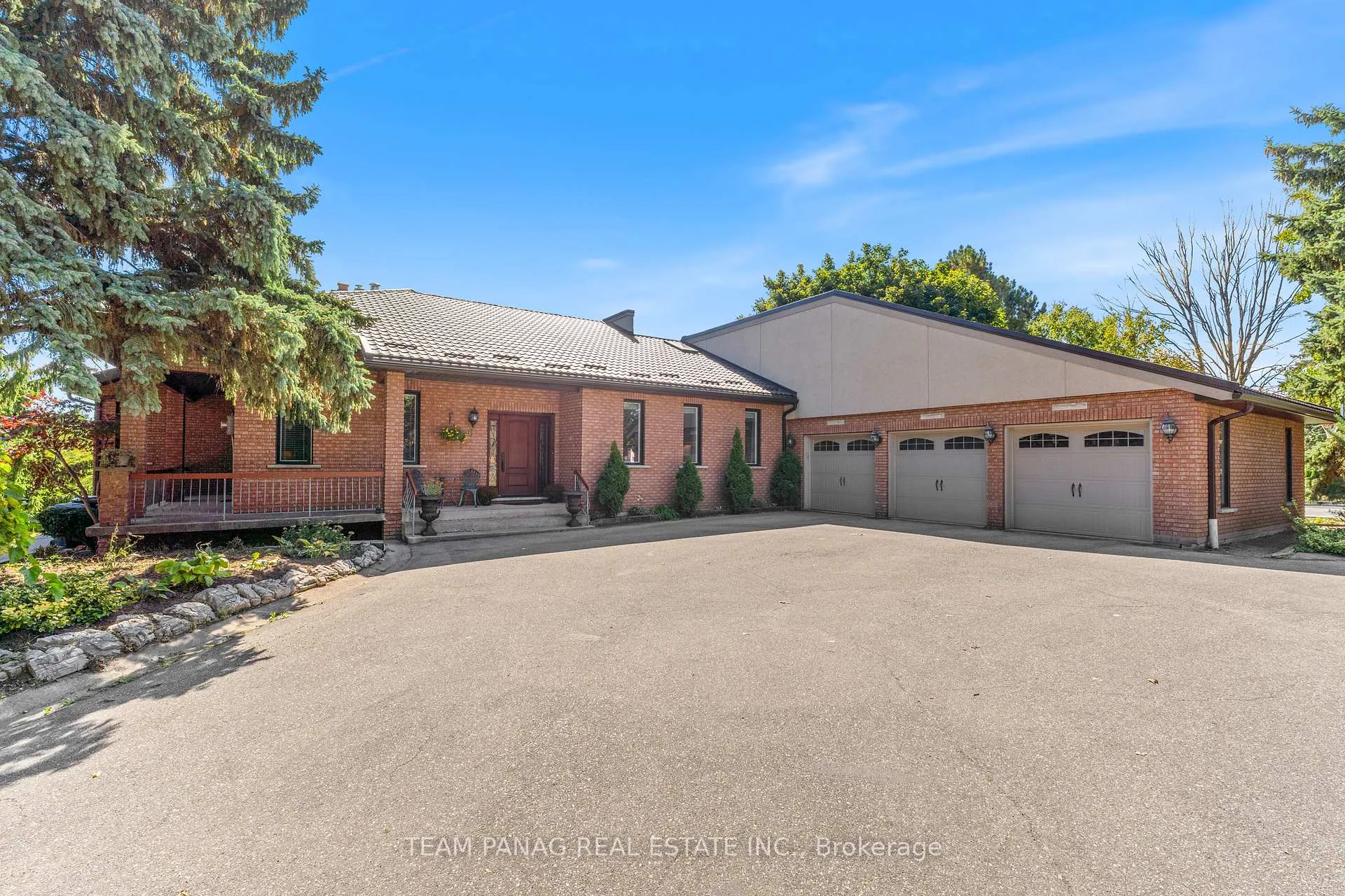 Photo 2 of 6 Leone Lane, Brampton, Toronto Gore Rural Estate — HOMEH