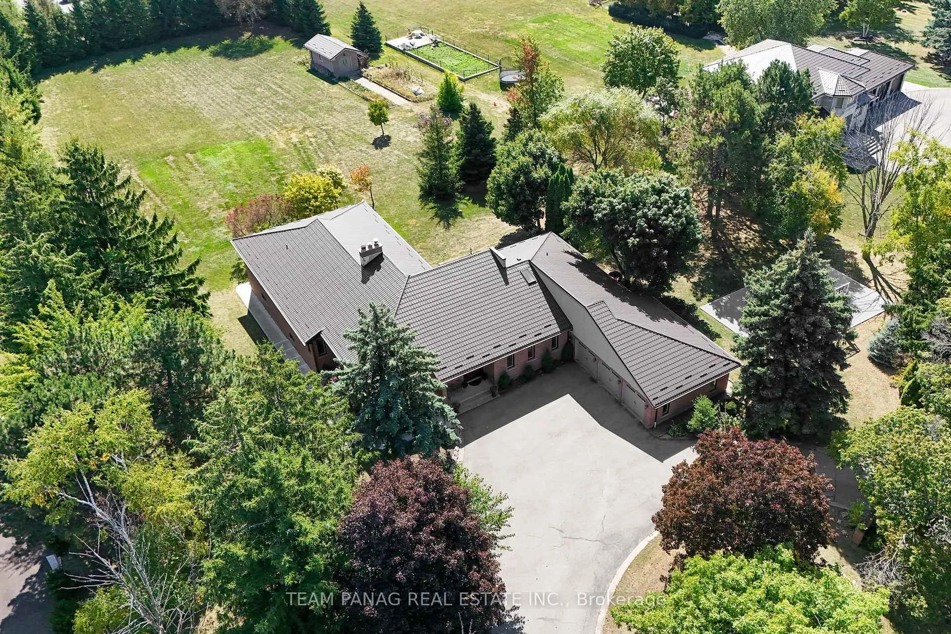 Photo 4 of 6 Leone Lane, Brampton, Toronto Gore Rural Estate — HOMEH