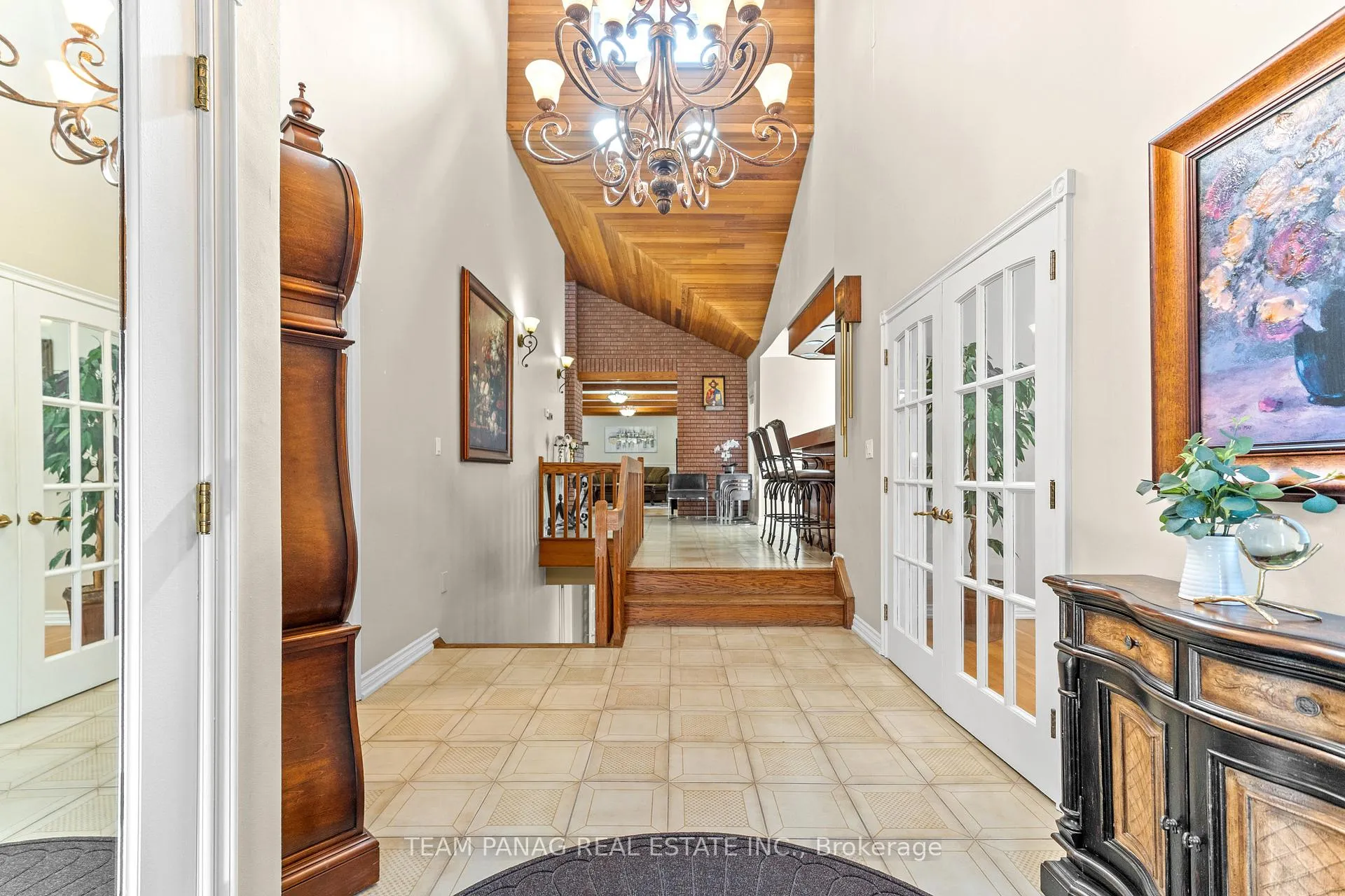 Photo 5 of 6 Leone Lane, Brampton, Toronto Gore Rural Estate — HOMEH