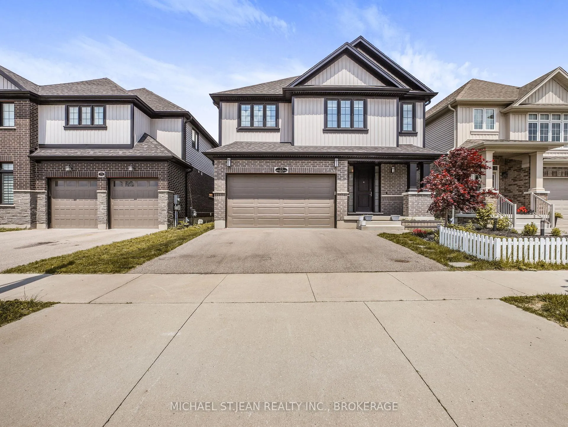 Photo 2 of 75 Monarch Woods Drive, Kitchener — HOMEH