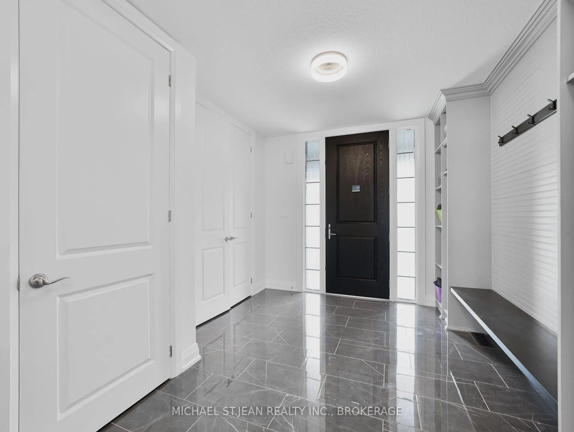 Photo 5 of 75 Monarch Woods Drive, Kitchener — HOMEH