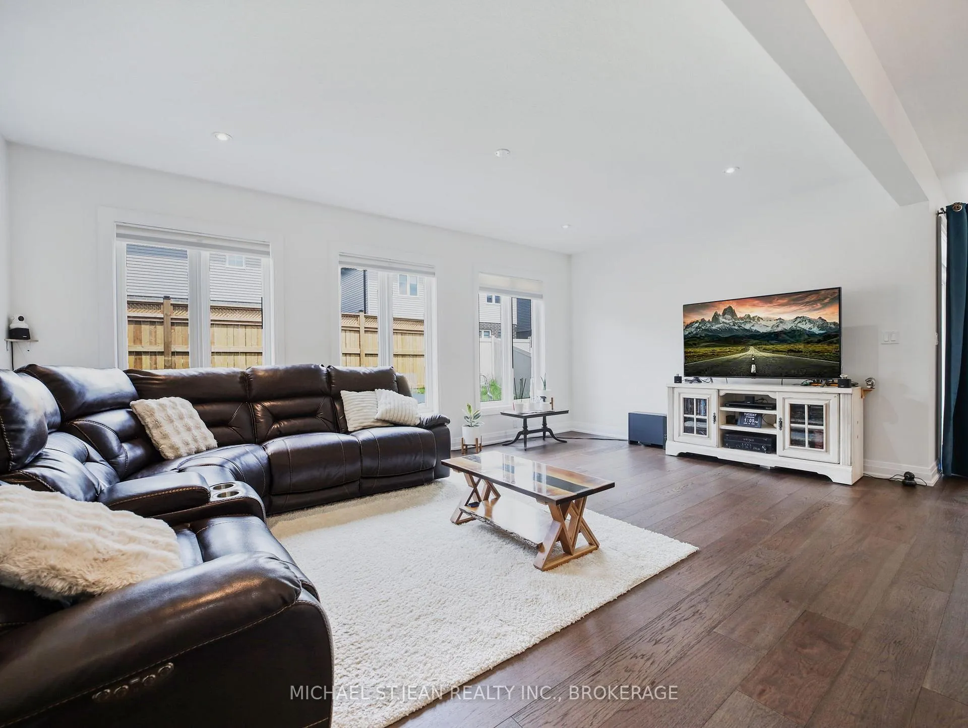 Photo 7 of 75 Monarch Woods Drive, Kitchener — HOMEH