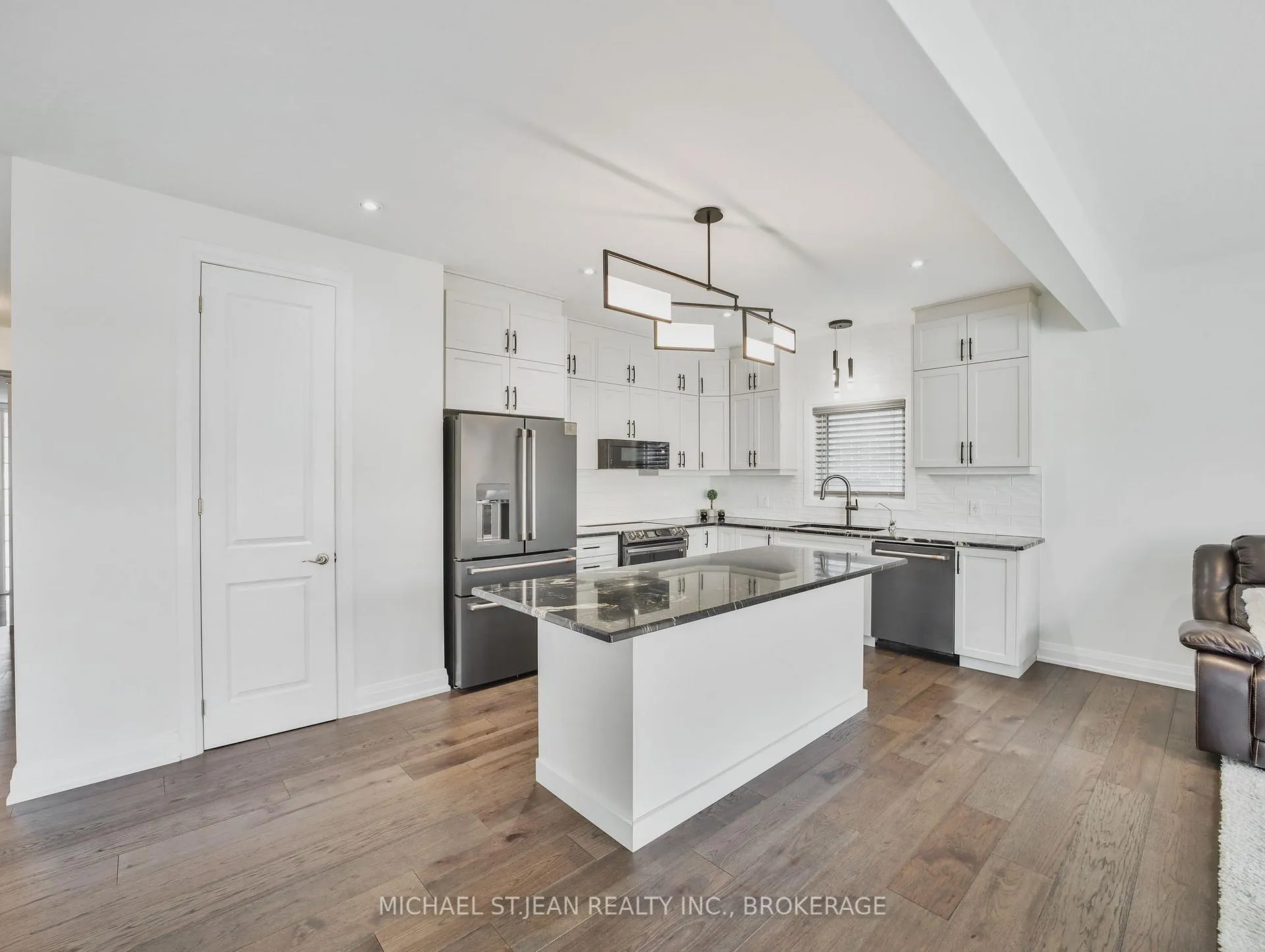 Photo 8 of 75 Monarch Woods Drive, Kitchener — HOMEH