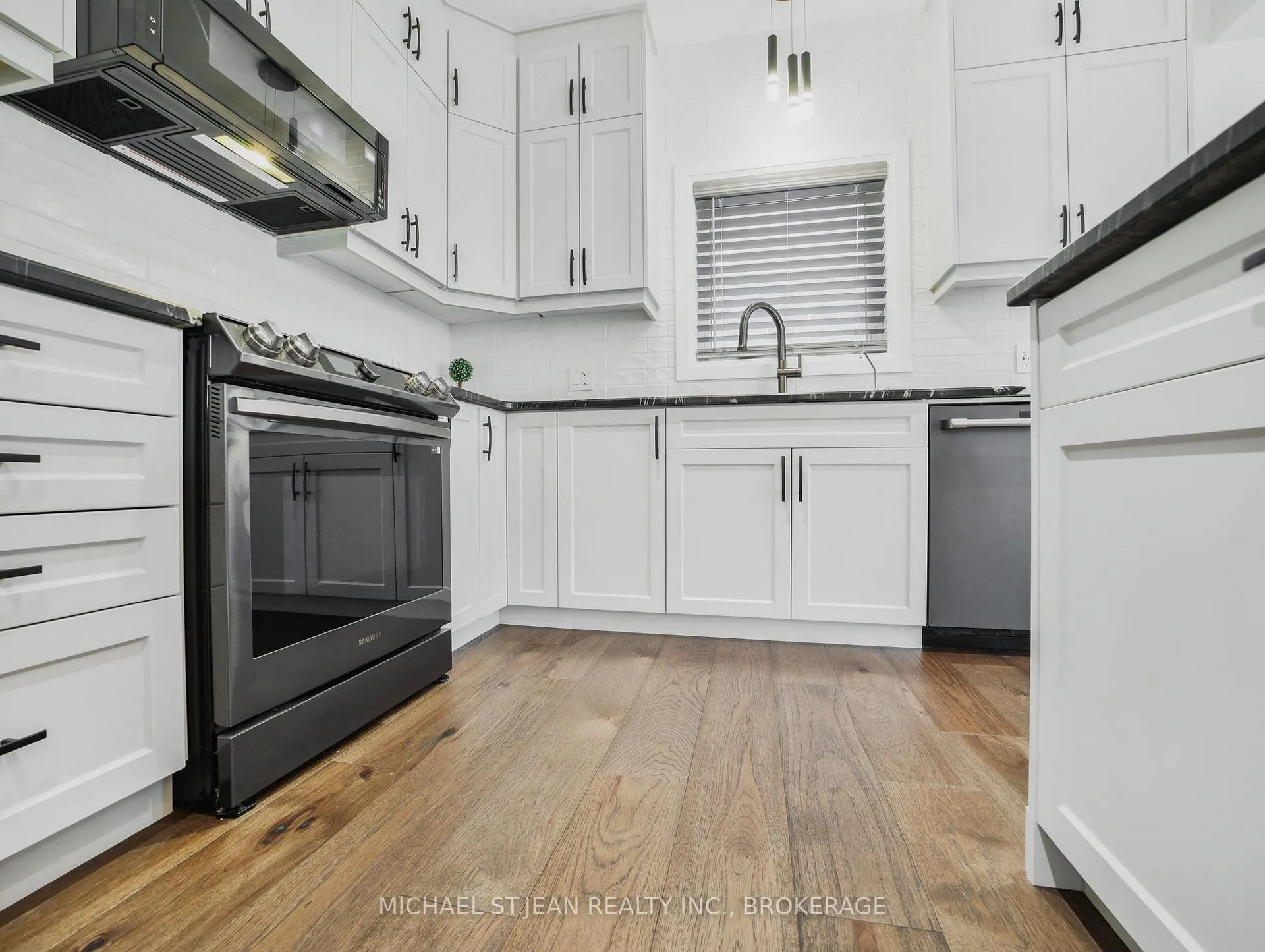Photo 11 of 75 Monarch Woods Drive, Kitchener — HOMEH