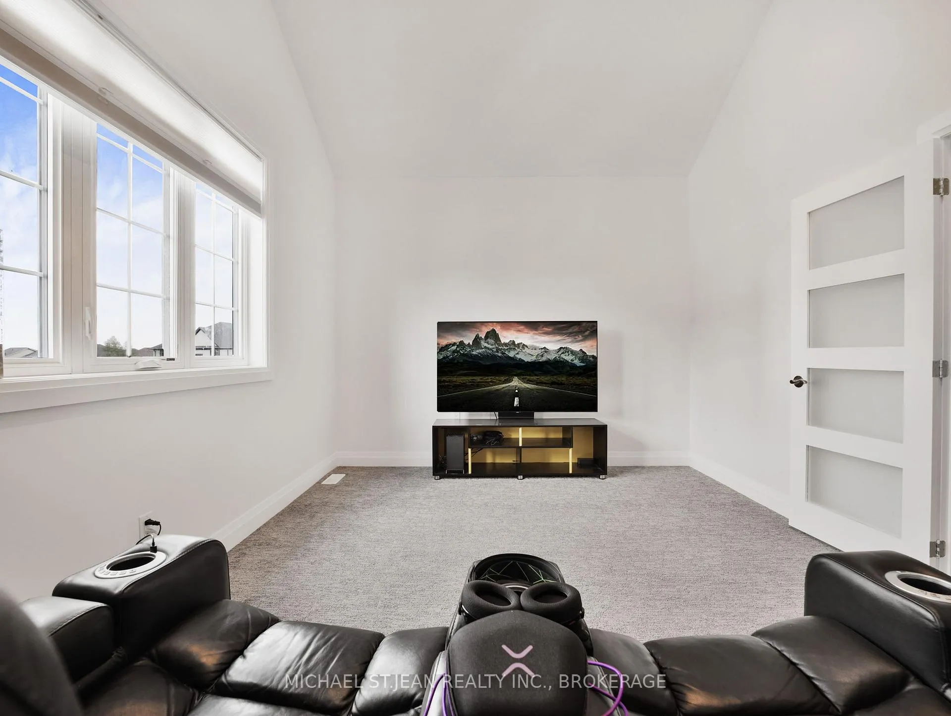 Photo 15 of 75 Monarch Woods Drive, Kitchener — HOMEH