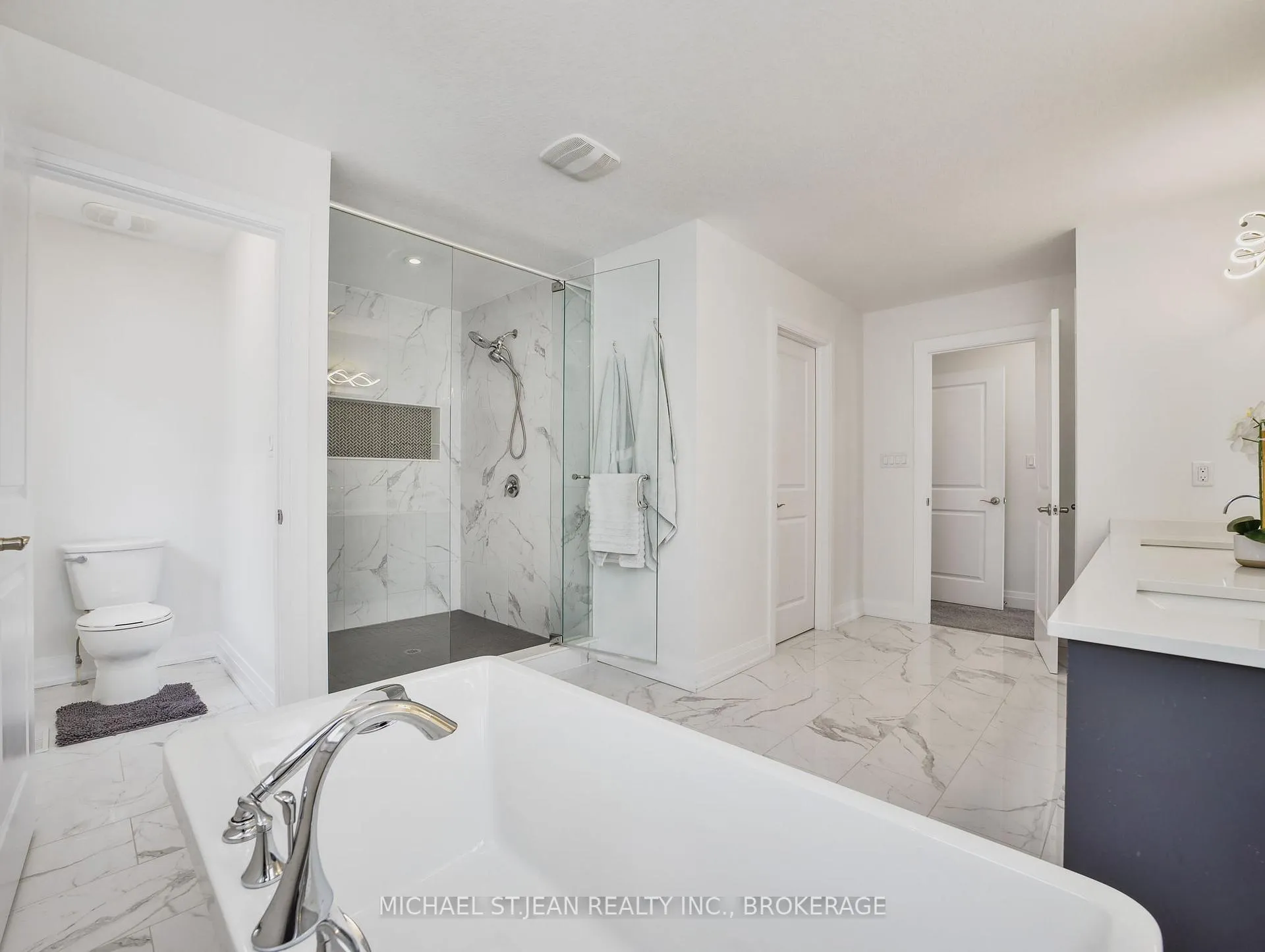 Photo 25 of 75 Monarch Woods Drive, Kitchener — HOMEH