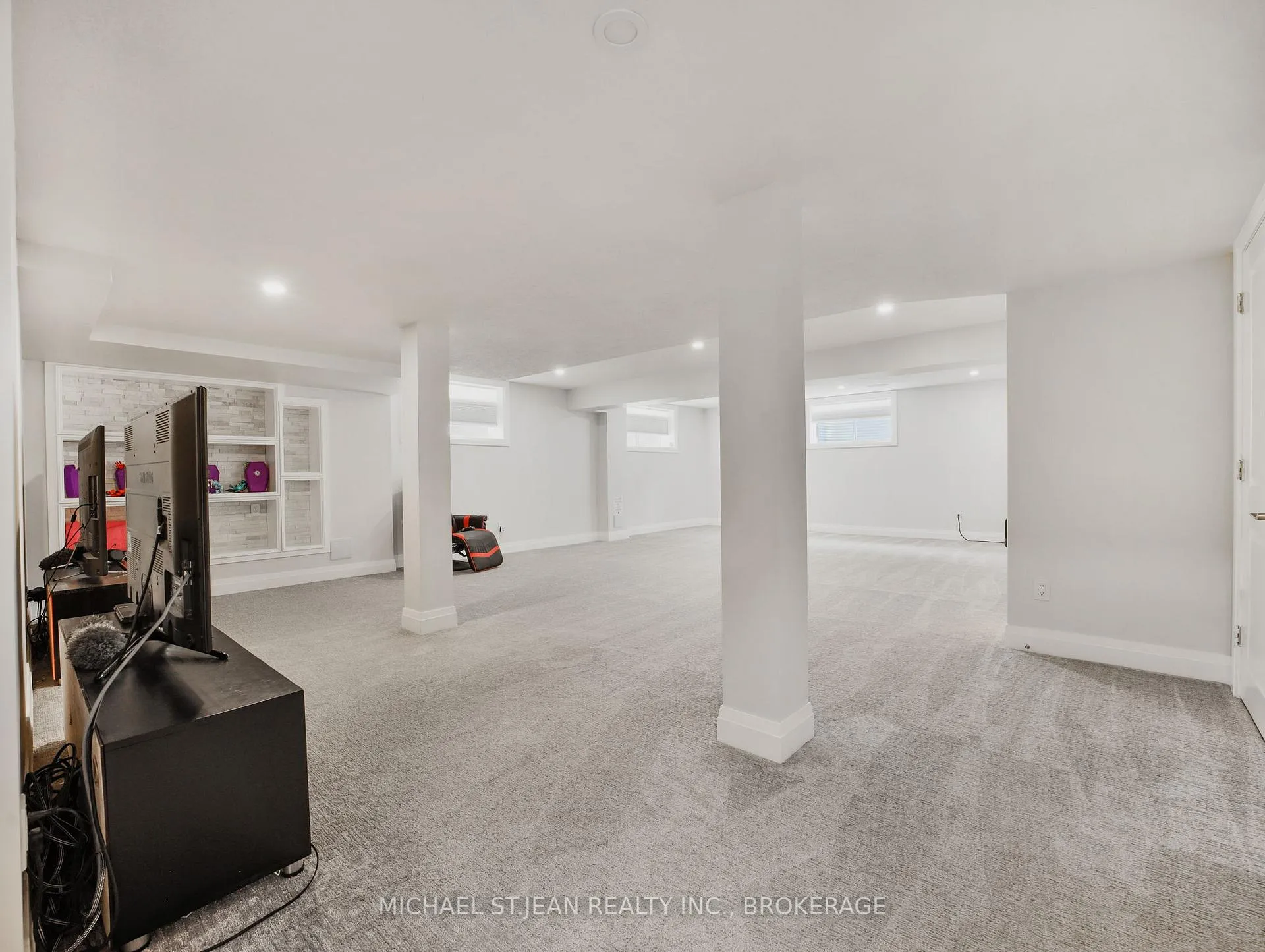 Photo 31 of 75 Monarch Woods Drive, Kitchener — HOMEH