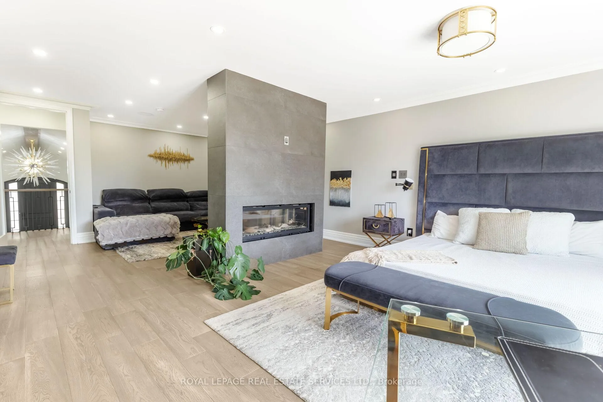 Photo 13 of 12 Julian Drive, Brampton, Bram East — HOMEH