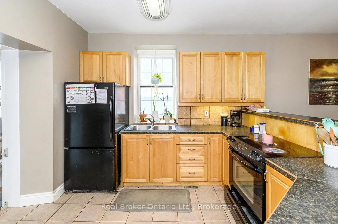 Photo 4 of 22 Maple Ridge Road, Cambridge — HOMEH