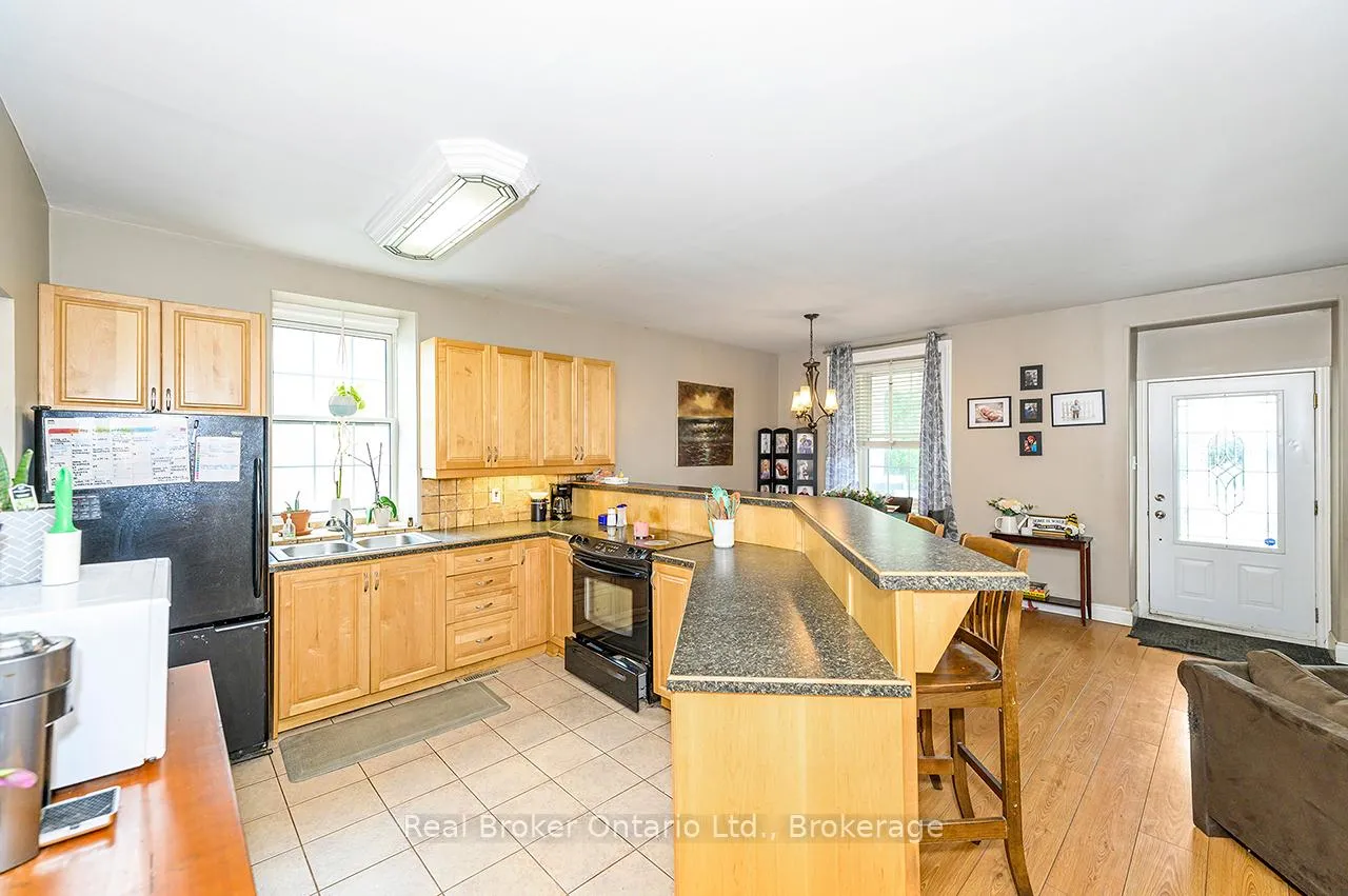 Photo 5 of 22 Maple Ridge Road, Cambridge — HOMEH