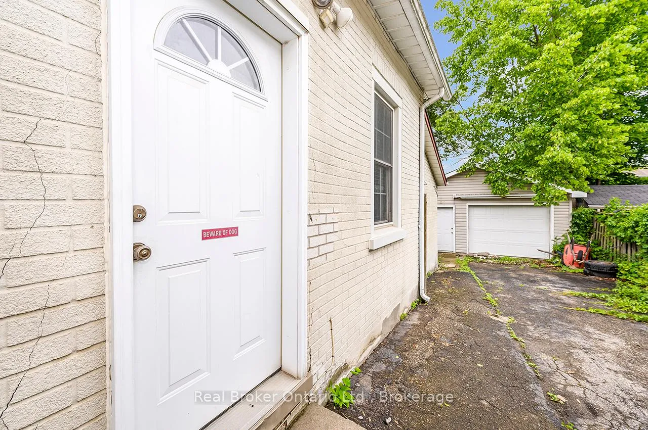 Photo 16 of 22 Maple Ridge Road, Cambridge — HOMEH