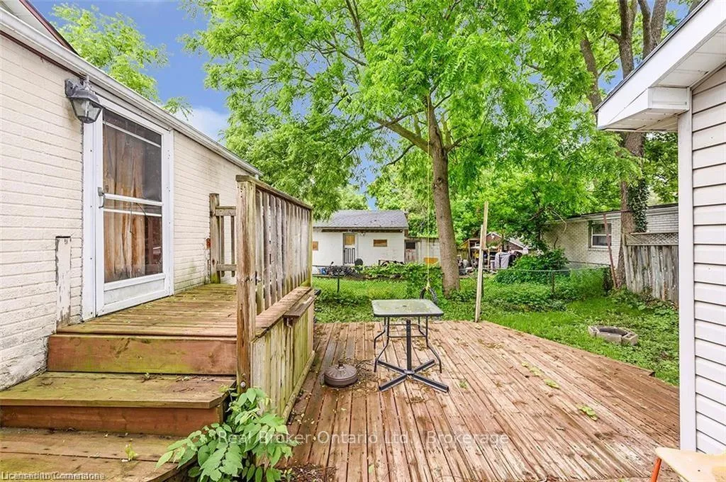 Photo 17 of 22 Maple Ridge Road, Cambridge — HOMEH