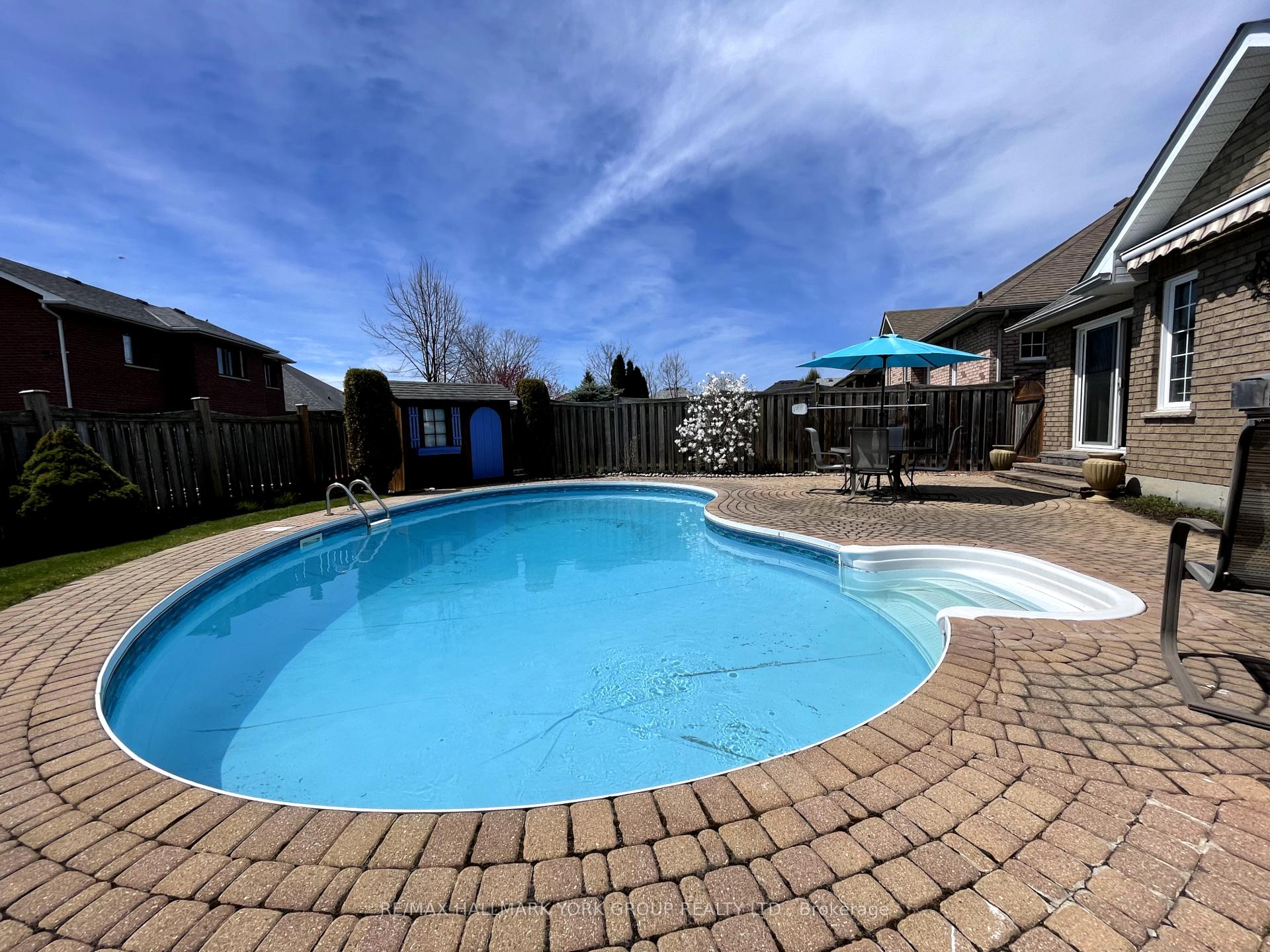 Photo 2 of 17 Ivygreen Road, Georgina, Keswick North — HOMEH