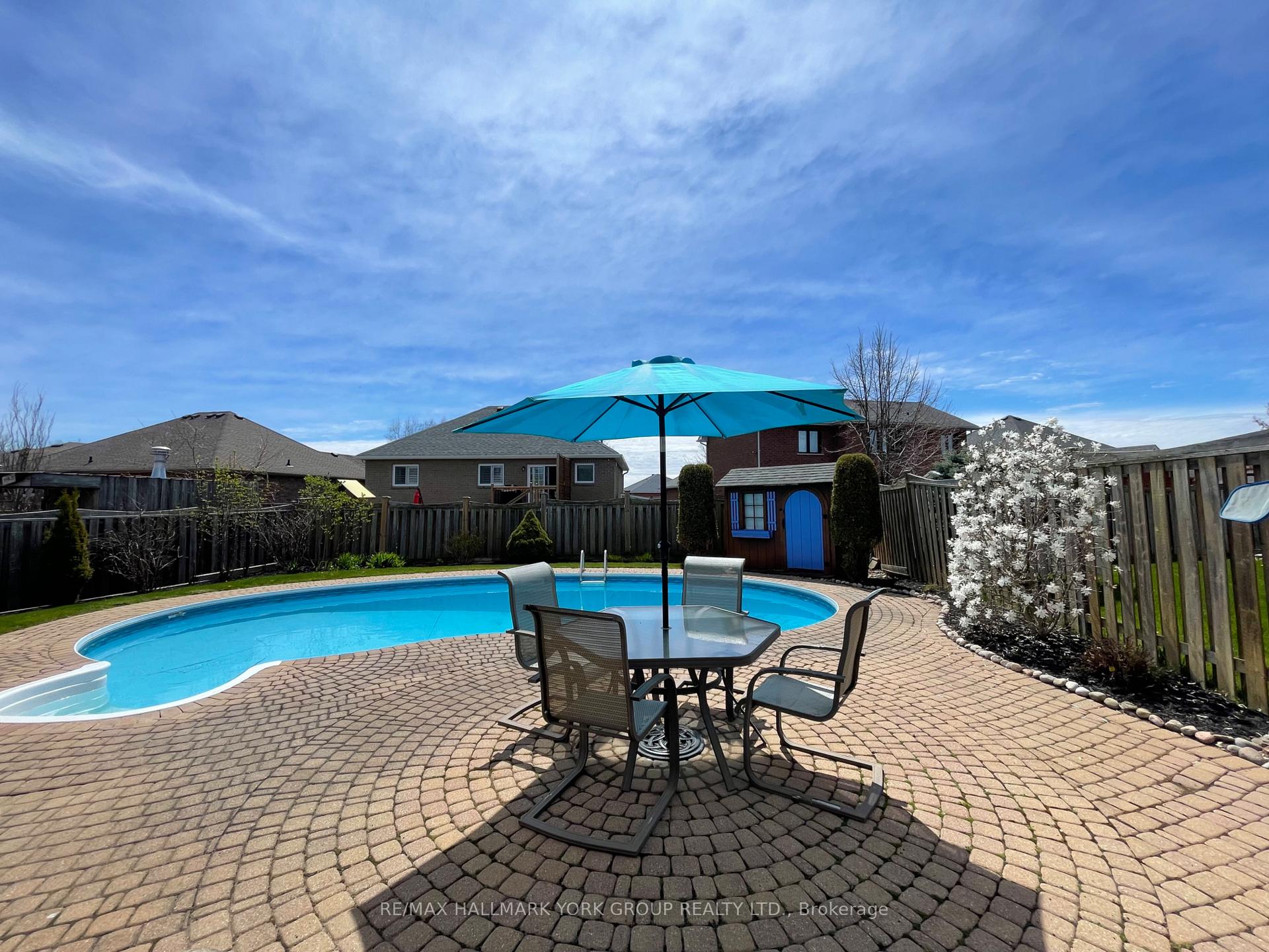 Photo 3 of 17 Ivygreen Road, Georgina, Keswick North — HOMEH