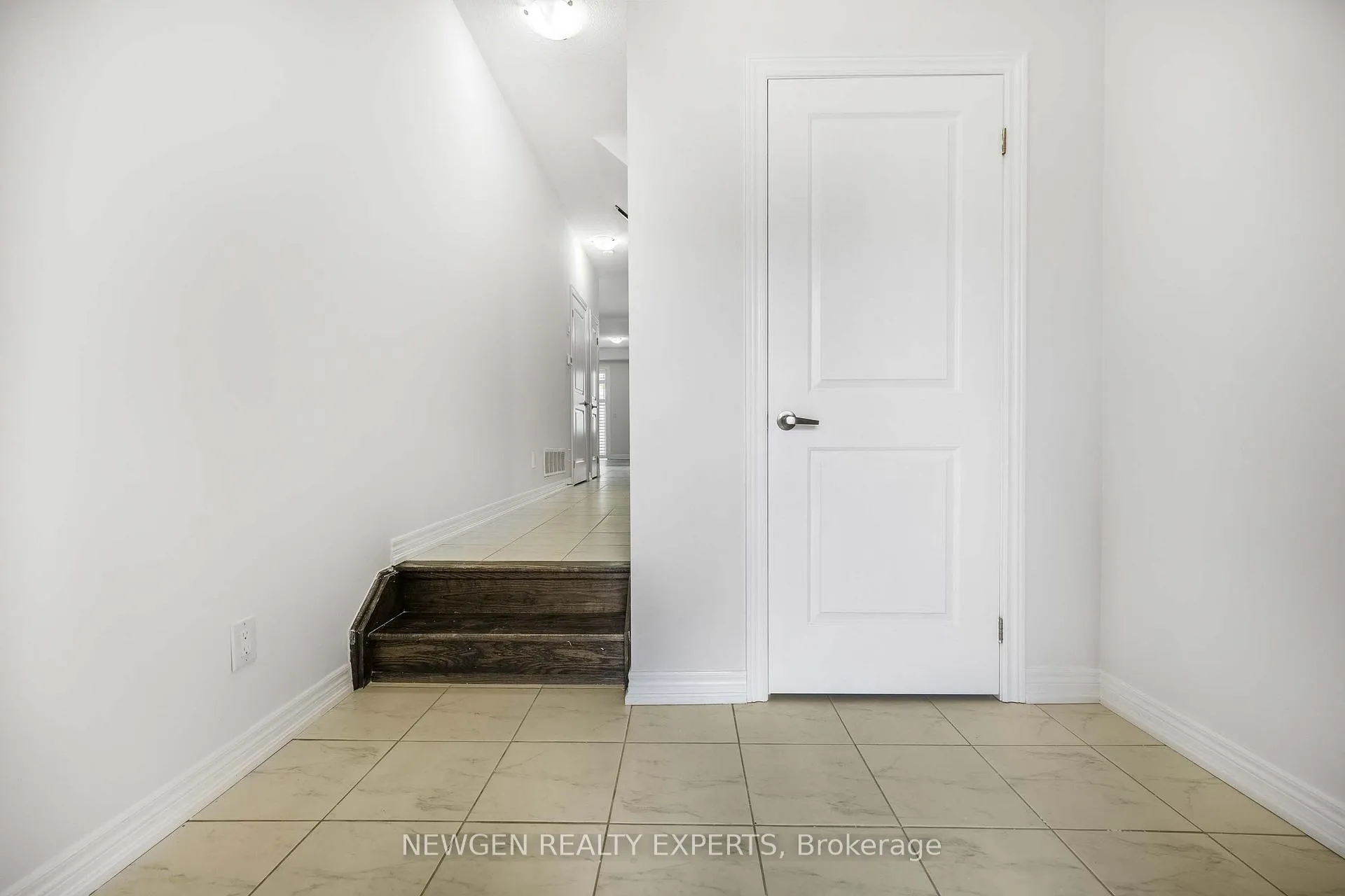 Photo 3 of 9 Stonehill Avenue, Kitchener, Huron Park — HOMEH