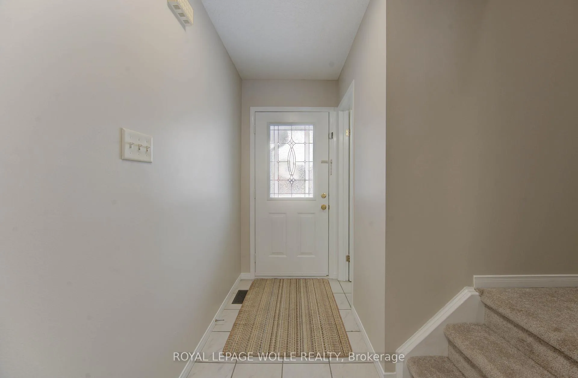 Photo 7 of 141 Mountain Laurel Crescent, Kitchener — HOMEH