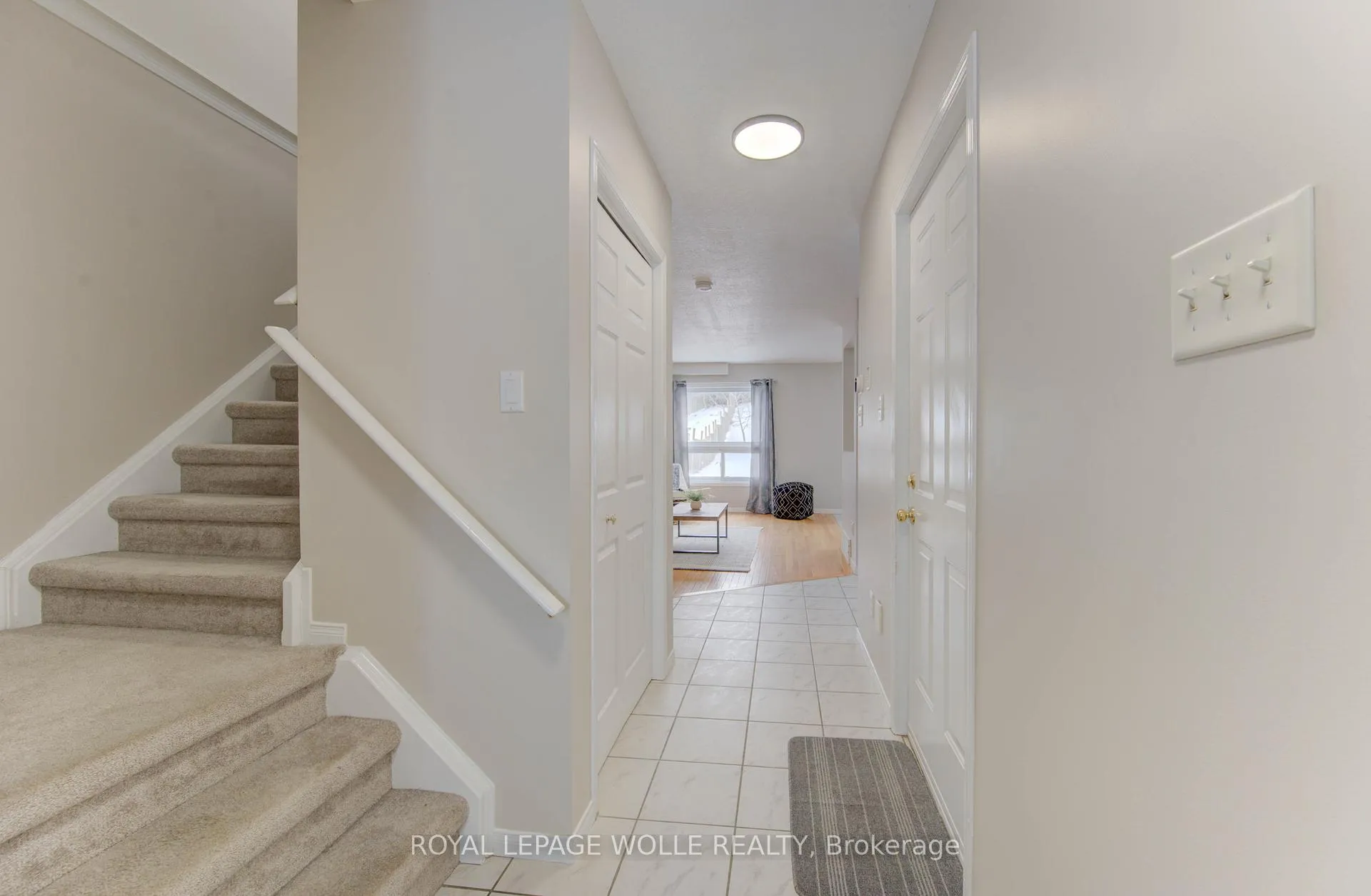 Photo 8 of 141 Mountain Laurel Crescent, Kitchener — HOMEH