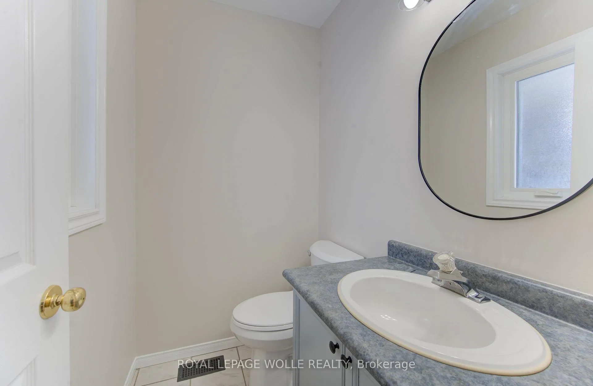 Photo 9 of 141 Mountain Laurel Crescent, Kitchener — HOMEH