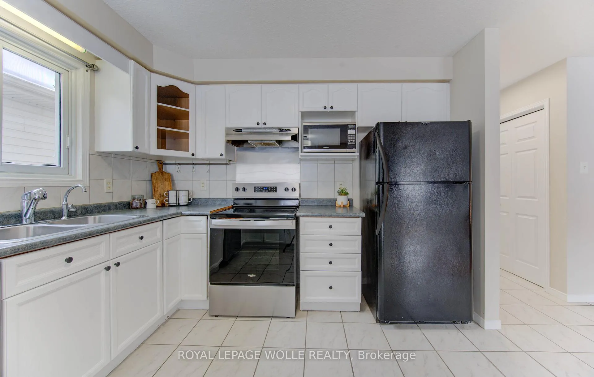 Photo 18 of 141 Mountain Laurel Crescent, Kitchener — HOMEH